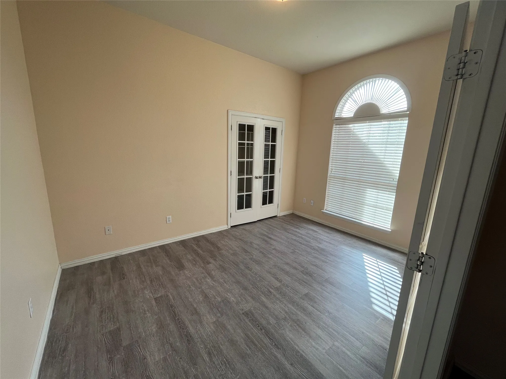 Single Family Residence For Sale in Parker County , 104 Cinnamon Court, Weatherford, Texas 76088, 4 Bedroom, 2 Bathroom, 3 Garage spaces, 2,384 Sqft, built in 2004, mls#21362973, Real Estate Agent in Weatherford, Homes For Sale in Parker county, Homes For Sale in Weatherford, Realtor in Weatherford Texas, Real Estate Brokerage Independent Realty Texas, Luminita Cordes Realtor