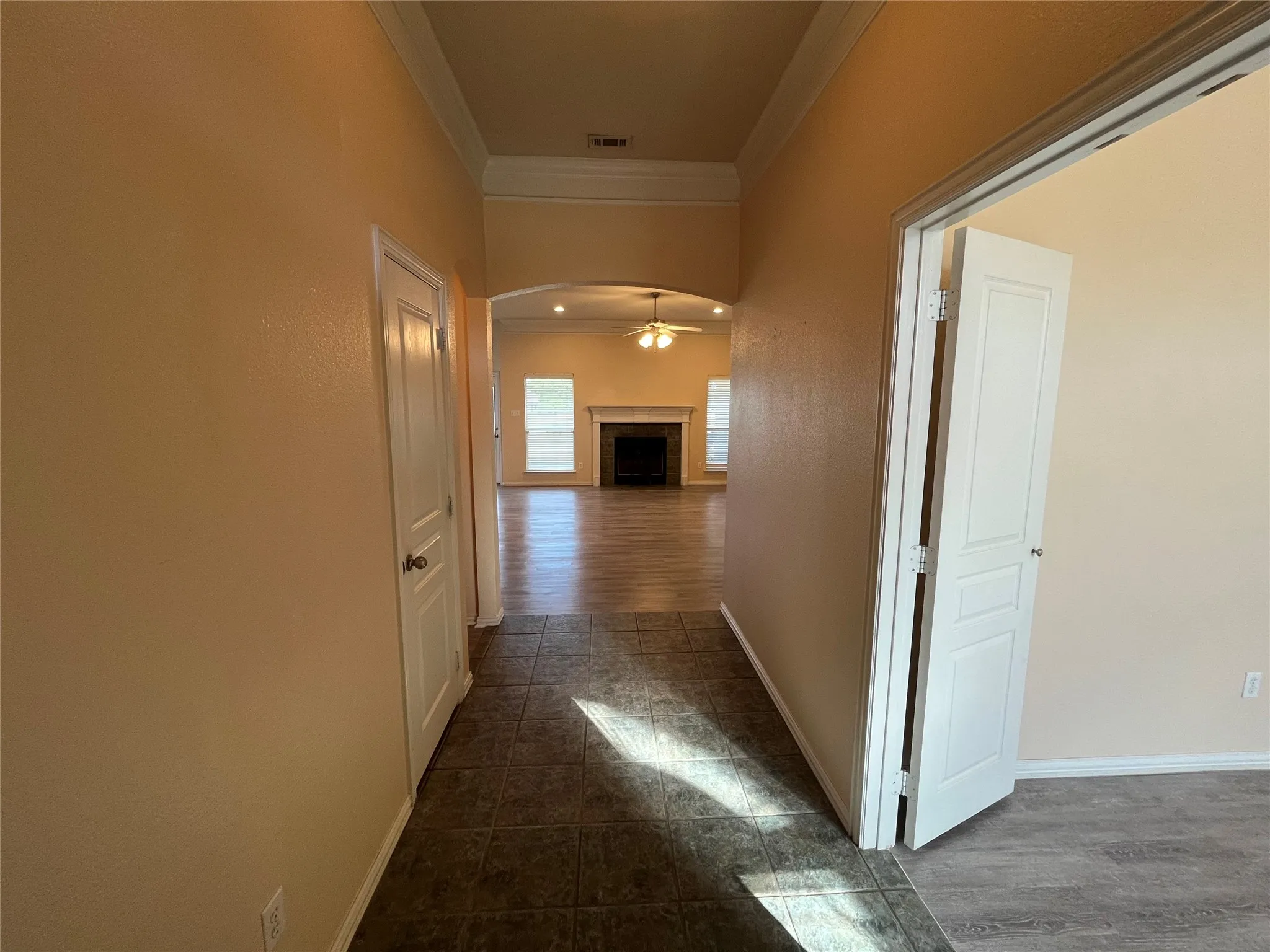 Single Family Residence For Sale in Parker County , 104 Cinnamon Court, Weatherford, Texas 76088, 4 Bedroom, 2 Bathroom, 3 Garage spaces, 2,384 Sqft, built in 2004, mls#21362973, Real Estate Agent in Weatherford, Homes For Sale in Parker county, Homes For Sale in Weatherford, Realtor in Weatherford Texas, Real Estate Brokerage Independent Realty Texas, Luminita Cordes Realtor