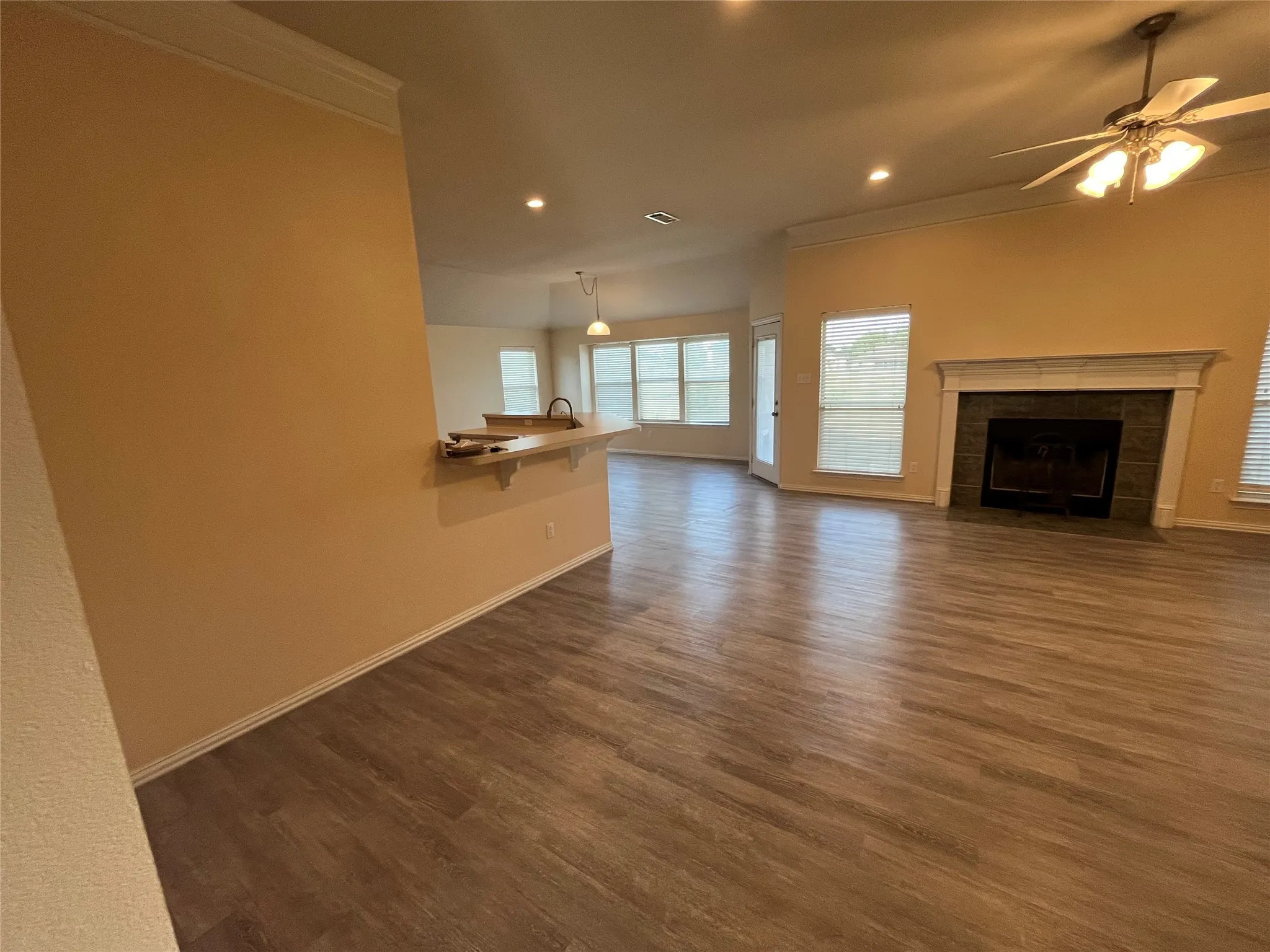 Single Family Residence For Sale in Parker County , 104 Cinnamon Court, Weatherford, Texas 76088, 4 Bedroom, 2 Bathroom, 3 Garage spaces, 2,384 Sqft, built in 2004, mls#21362973, Real Estate Agent in Weatherford, Homes For Sale in Parker county, Homes For Sale in Weatherford, Realtor in Weatherford Texas, Real Estate Brokerage Independent Realty Texas, Luminita Cordes Realtor