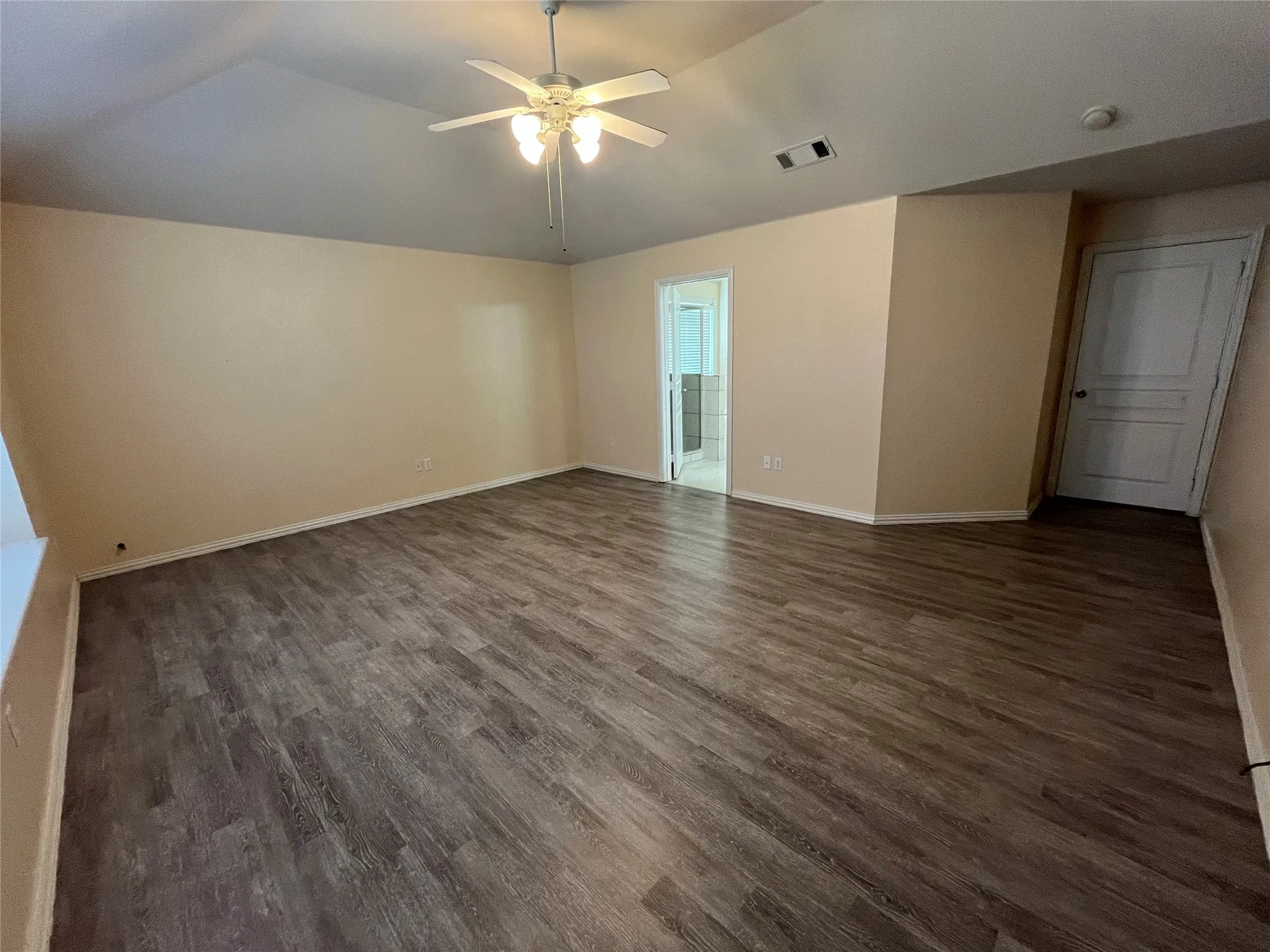 Single Family Residence For Sale in Parker County , 104 Cinnamon Court, Weatherford, Texas 76088, 4 Bedroom, 2 Bathroom, 3 Garage spaces, 2,384 Sqft, built in 2004, mls#21362973, Real Estate Agent in Weatherford, Homes For Sale in Parker county, Homes For Sale in Weatherford, Realtor in Weatherford Texas, Real Estate Brokerage Independent Realty Texas, Luminita Cordes Realtor