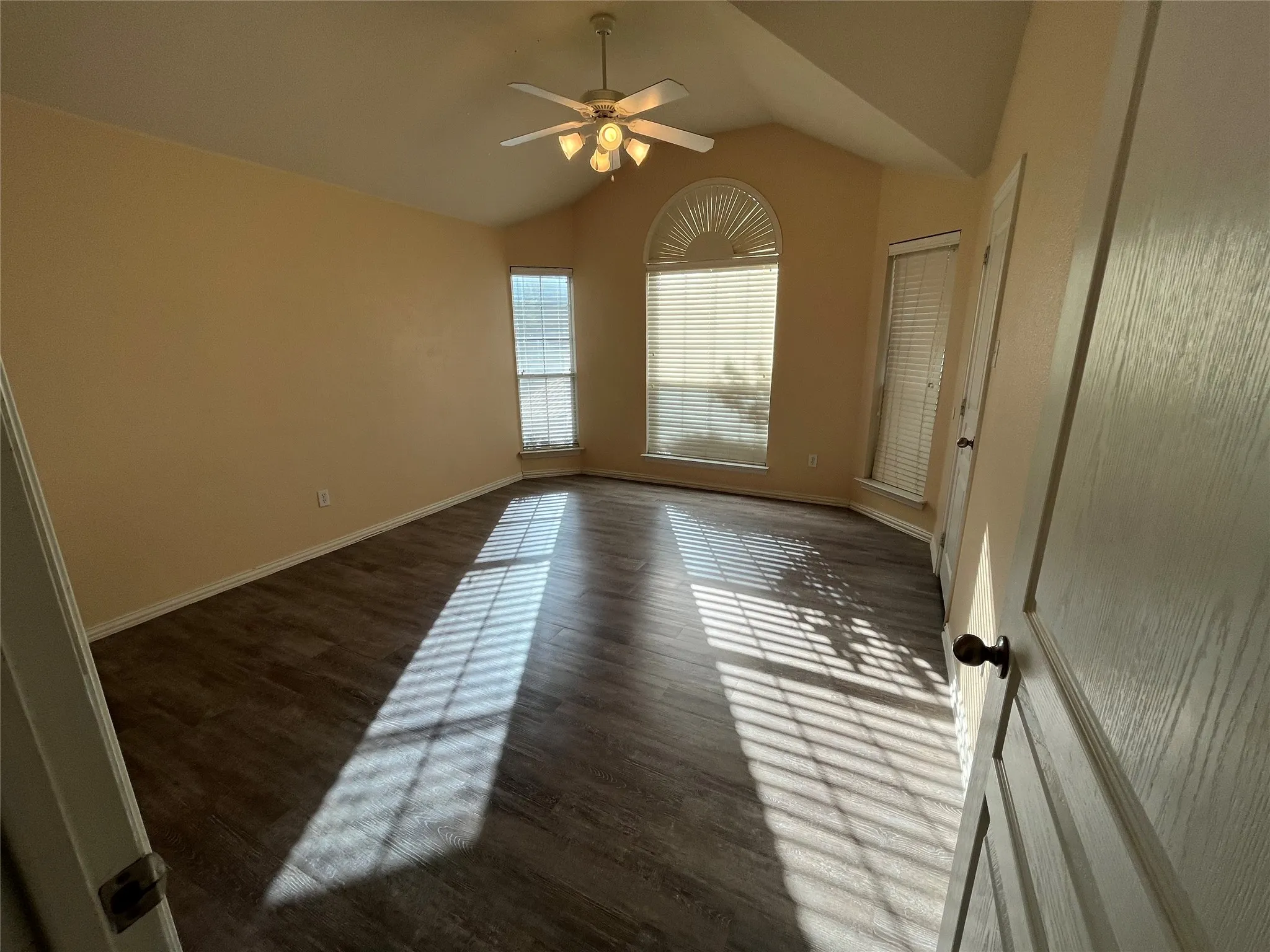 Single Family Residence For Sale in Parker County , 104 Cinnamon Court, Weatherford, Texas 76088, 4 Bedroom, 2 Bathroom, 3 Garage spaces, 2,384 Sqft, built in 2004, mls#21362973, Real Estate Agent in Weatherford, Homes For Sale in Parker county, Homes For Sale in Weatherford, Realtor in Weatherford Texas, Real Estate Brokerage Independent Realty Texas, Luminita Cordes Realtor
