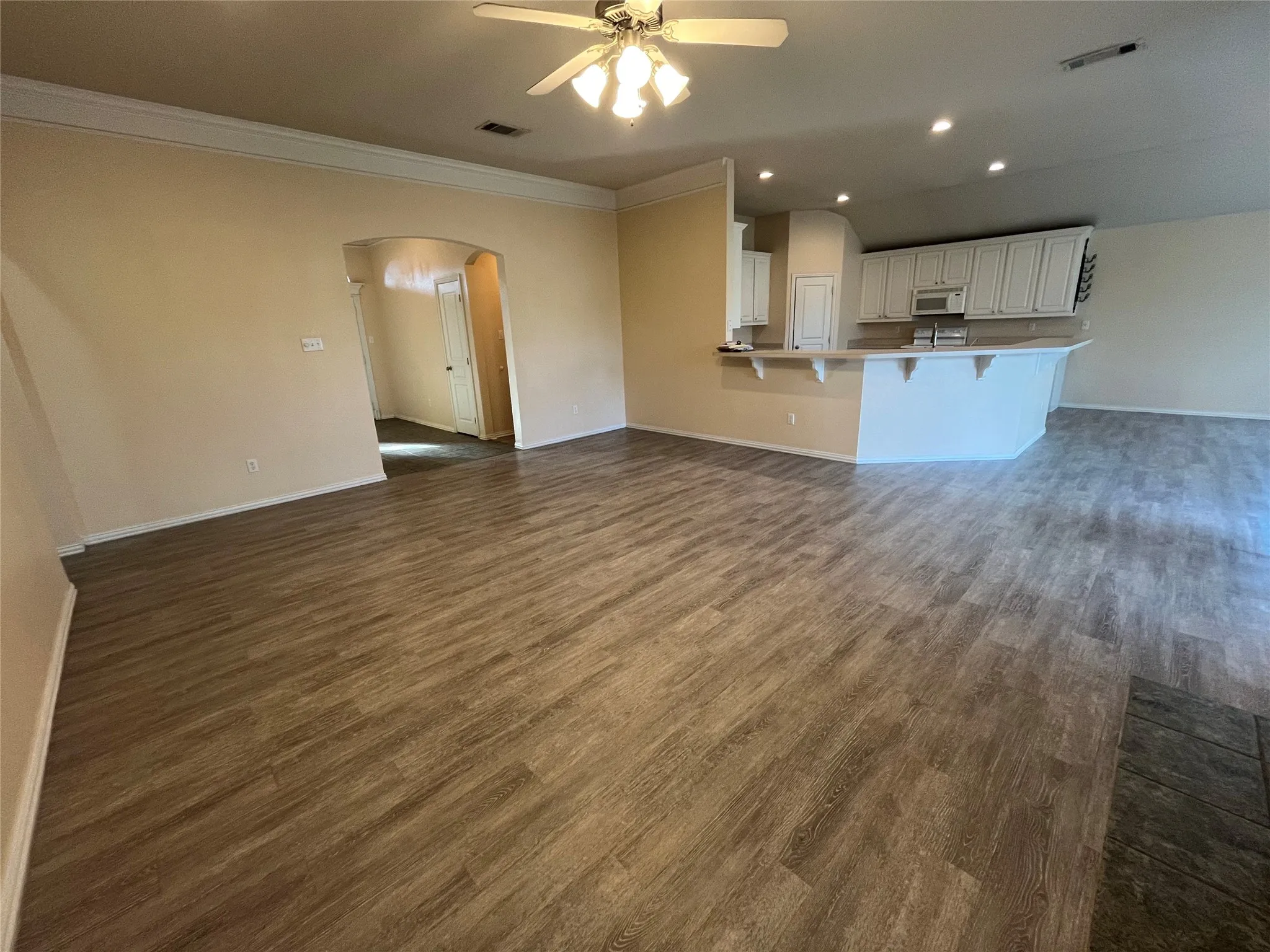 Single Family Residence For Sale in Parker County , 104 Cinnamon Court, Weatherford, Texas 76088, 4 Bedroom, 2 Bathroom, 3 Garage spaces, 2,384 Sqft, built in 2004, mls#21362973, Real Estate Agent in Weatherford, Homes For Sale in Parker county, Homes For Sale in Weatherford, Realtor in Weatherford Texas, Real Estate Brokerage Independent Realty Texas, Luminita Cordes Realtor