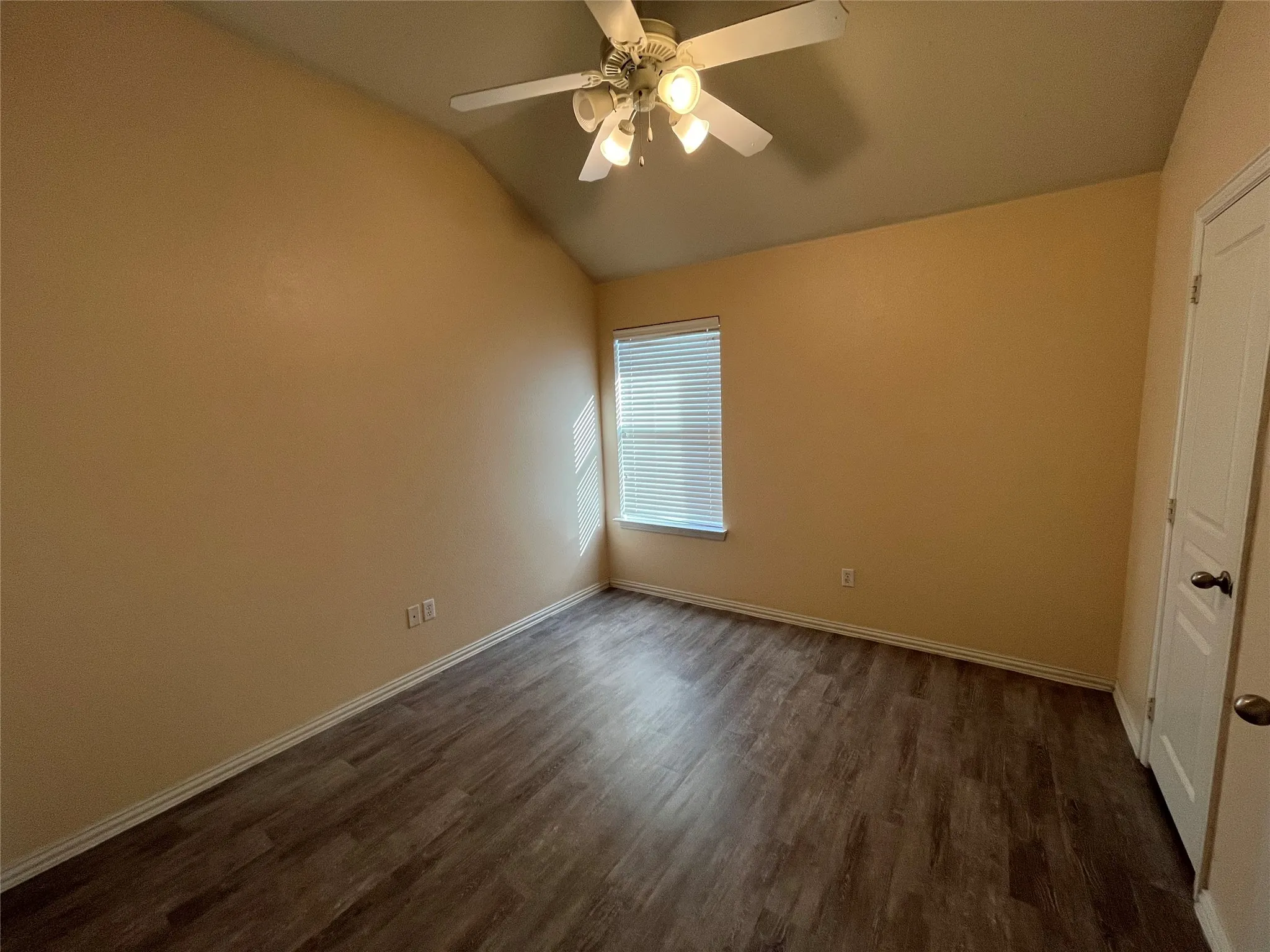 Single Family Residence For Sale in Parker County , 104 Cinnamon Court, Weatherford, Texas 76088, 4 Bedroom, 2 Bathroom, 3 Garage spaces, 2,384 Sqft, built in 2004, mls#21362973, Real Estate Agent in Weatherford, Homes For Sale in Parker county, Homes For Sale in Weatherford, Realtor in Weatherford Texas, Real Estate Brokerage Independent Realty Texas, Luminita Cordes Realtor