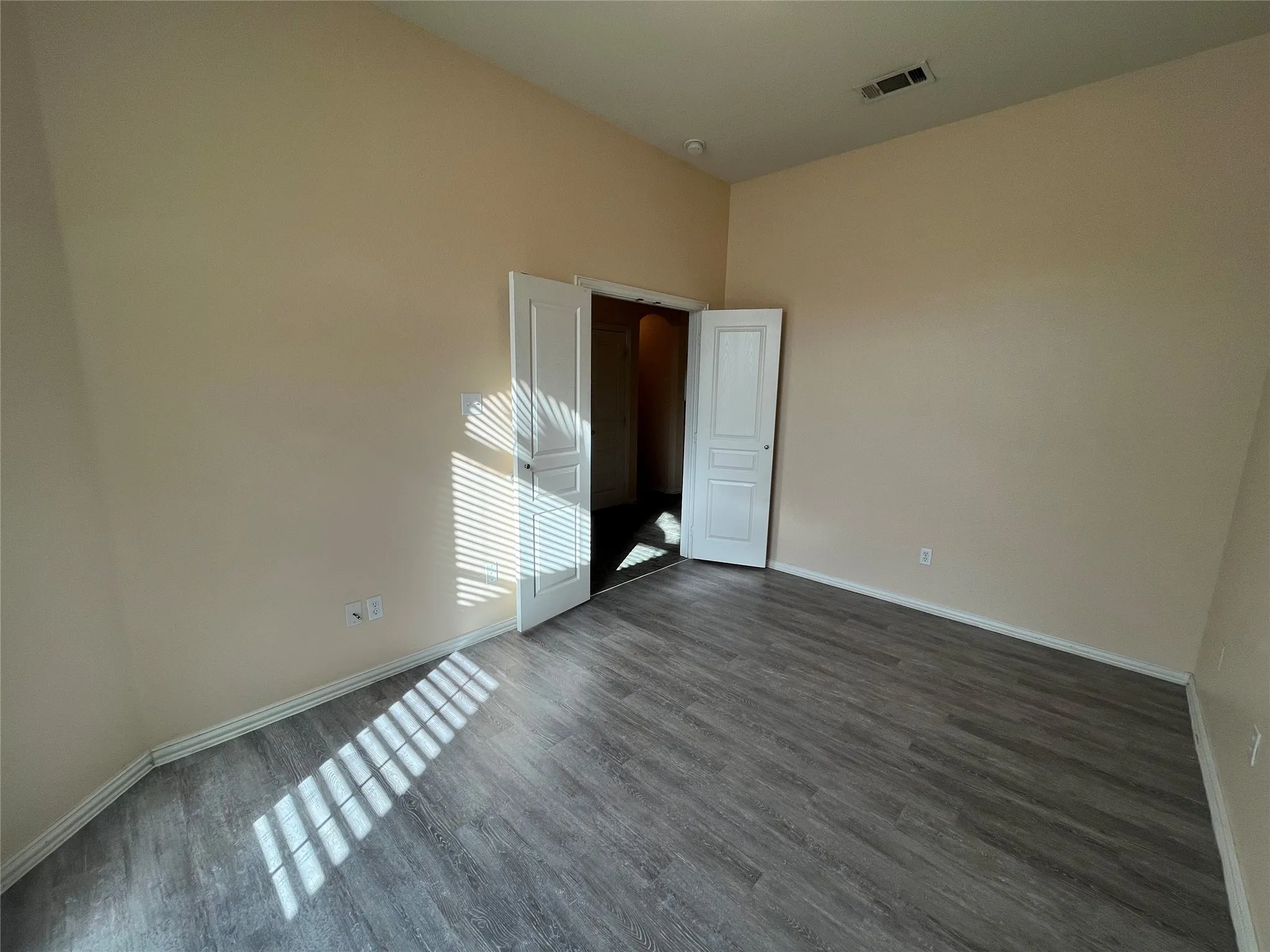 Single Family Residence For Sale in Parker County , 104 Cinnamon Court, Weatherford, Texas 76088, 4 Bedroom, 2 Bathroom, 3 Garage spaces, 2,384 Sqft, built in 2004, mls#21362973, Real Estate Agent in Weatherford, Homes For Sale in Parker county, Homes For Sale in Weatherford, Realtor in Weatherford Texas, Real Estate Brokerage Independent Realty Texas, Luminita Cordes Realtor