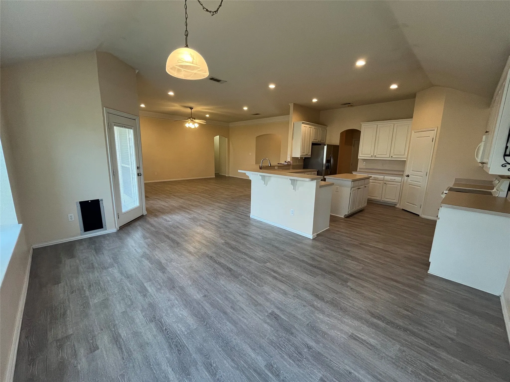 Single Family Residence For Sale in Parker County , 104 Cinnamon Court, Weatherford, Texas 76088, 4 Bedroom, 2 Bathroom, 3 Garage spaces, 2,384 Sqft, built in 2004, mls#21362973, Real Estate Agent in Weatherford, Homes For Sale in Parker county, Homes For Sale in Weatherford, Realtor in Weatherford Texas, Real Estate Brokerage Independent Realty Texas, Luminita Cordes Realtor