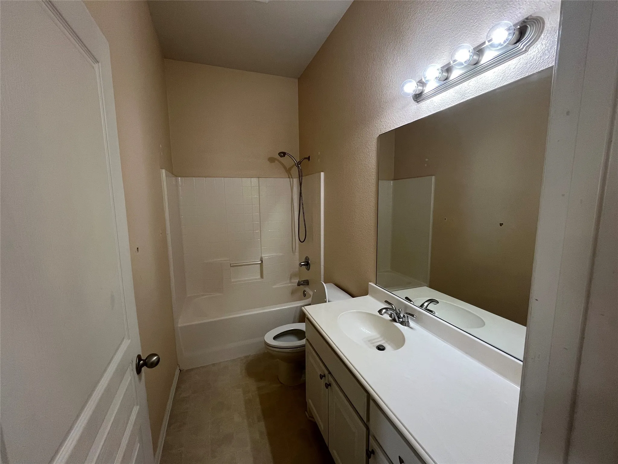 Single Family Residence For Sale in Parker County , 104 Cinnamon Court, Weatherford, Texas 76088, 4 Bedroom, 2 Bathroom, 3 Garage spaces, 2,384 Sqft, built in 2004, mls#21362973, Real Estate Agent in Weatherford, Homes For Sale in Parker county, Homes For Sale in Weatherford, Realtor in Weatherford Texas, Real Estate Brokerage Independent Realty Texas, Luminita Cordes Realtor