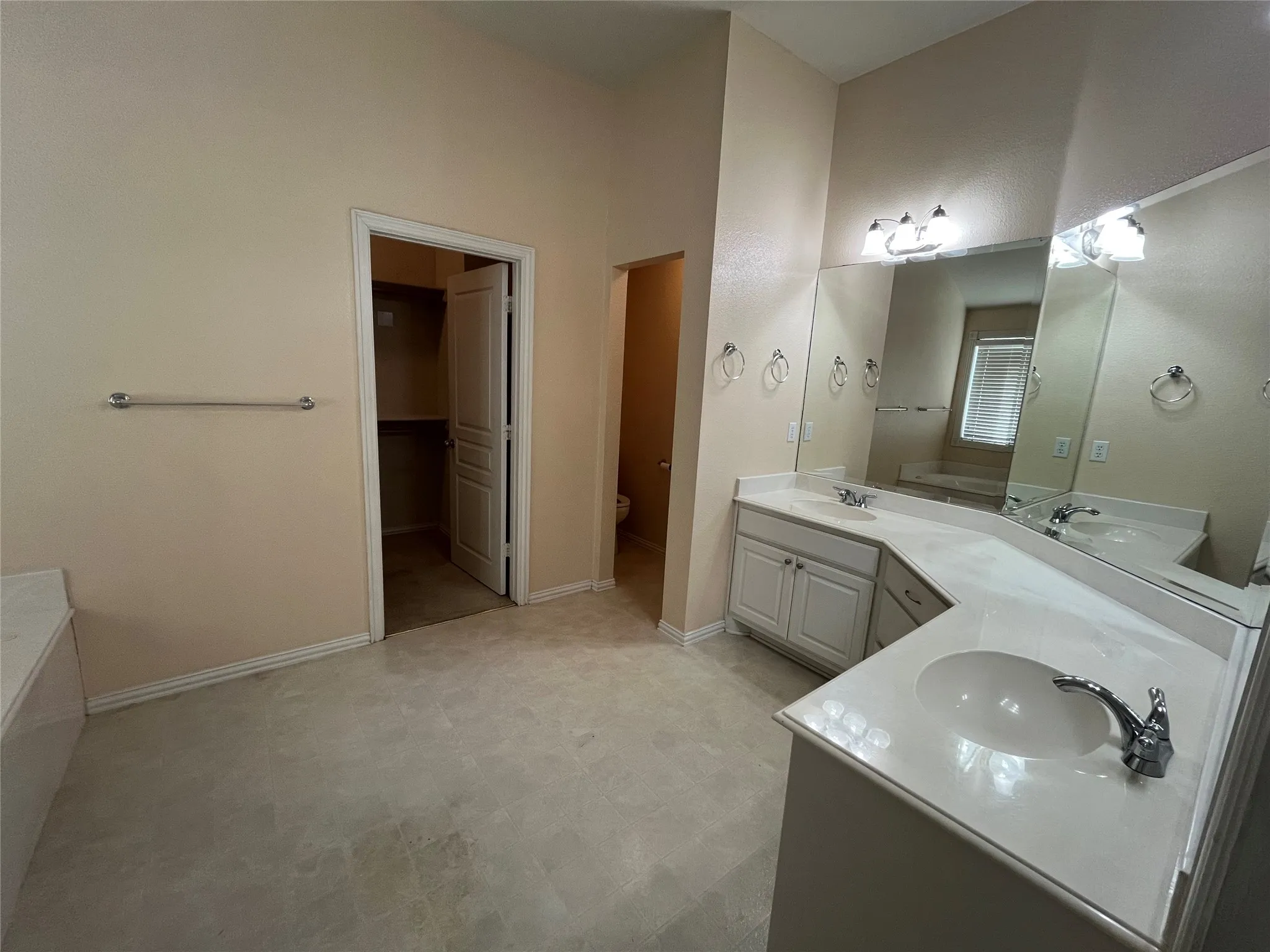 Single Family Residence For Sale in Parker County , 104 Cinnamon Court, Weatherford, Texas 76088, 4 Bedroom, 2 Bathroom, 3 Garage spaces, 2,384 Sqft, built in 2004, mls#21362973, Real Estate Agent in Weatherford, Homes For Sale in Parker county, Homes For Sale in Weatherford, Realtor in Weatherford Texas, Real Estate Brokerage Independent Realty Texas, Luminita Cordes Realtor