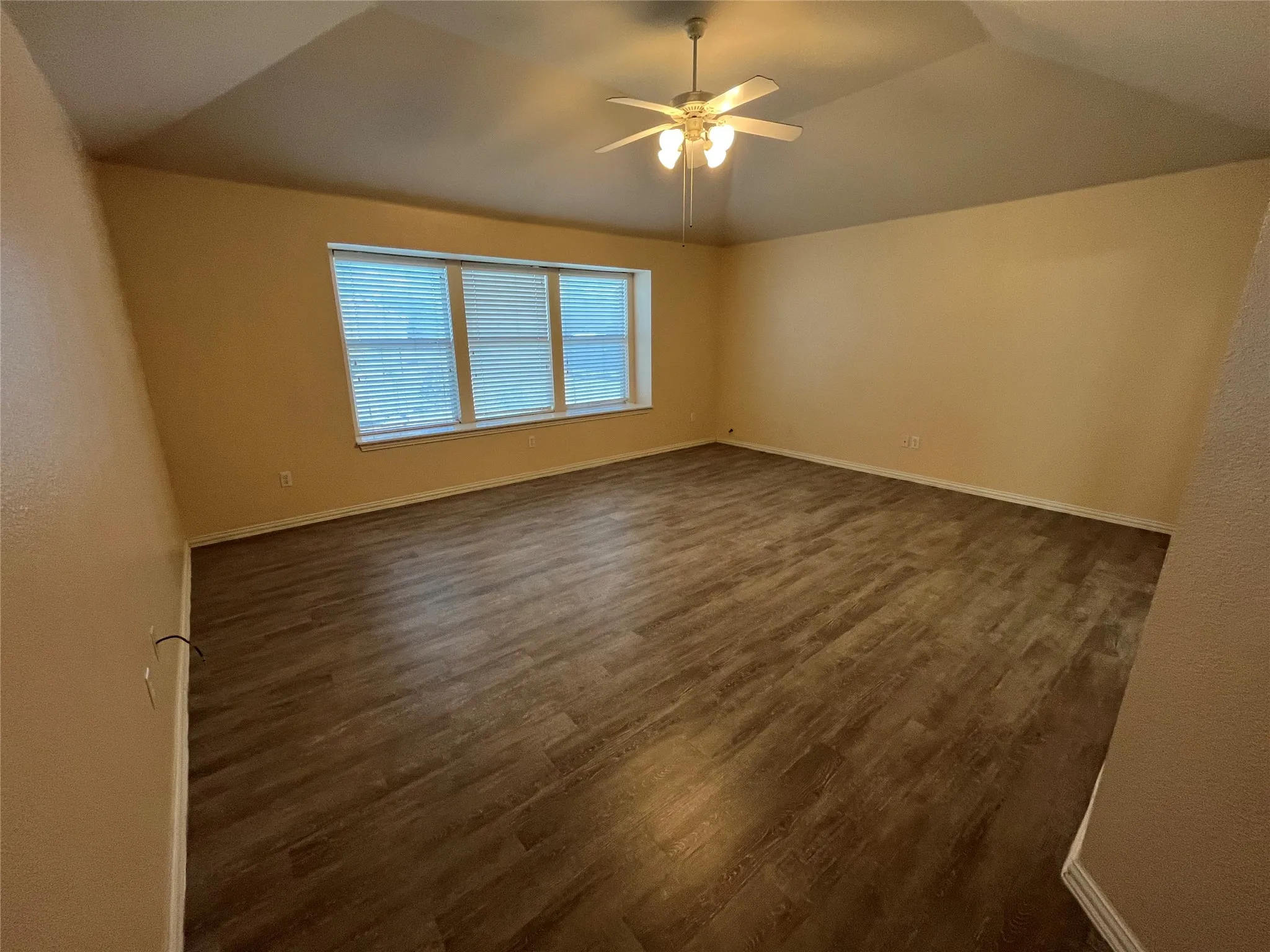 Single Family Residence For Sale in Parker County , 104 Cinnamon Court, Weatherford, Texas 76088, 4 Bedroom, 2 Bathroom, 3 Garage spaces, 2,384 Sqft, built in 2004, mls#21362973, Real Estate Agent in Weatherford, Homes For Sale in Parker county, Homes For Sale in Weatherford, Realtor in Weatherford Texas, Real Estate Brokerage Independent Realty Texas, Luminita Cordes Realtor