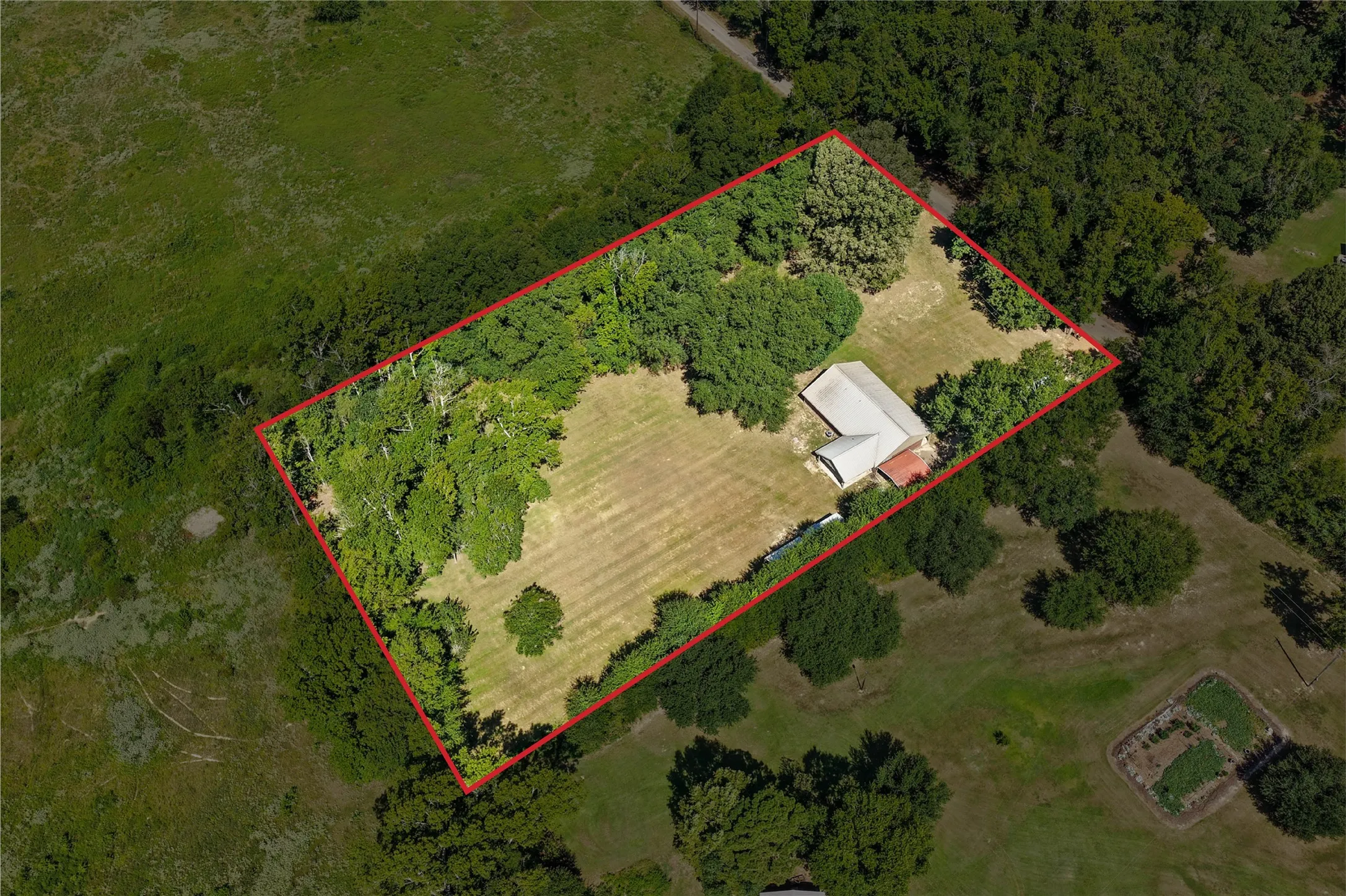 Single Family Residence For Sale in Titus County , 522 CR 4245, Mt Pleasant, Texas 75455, 3 Bedroom, 2 Bathroom, Garage spaces, 1,856 Sqft, built in 2007, mls#21362817, Real Estate Agent in Mt Pleasant, Homes For Sale in Titus county, Homes For Sale in Mt Pleasant, Realtor in Mt Pleasant Texas, Real Estate Brokerage Independent Realty Texas, Luminita Cordes Realtor