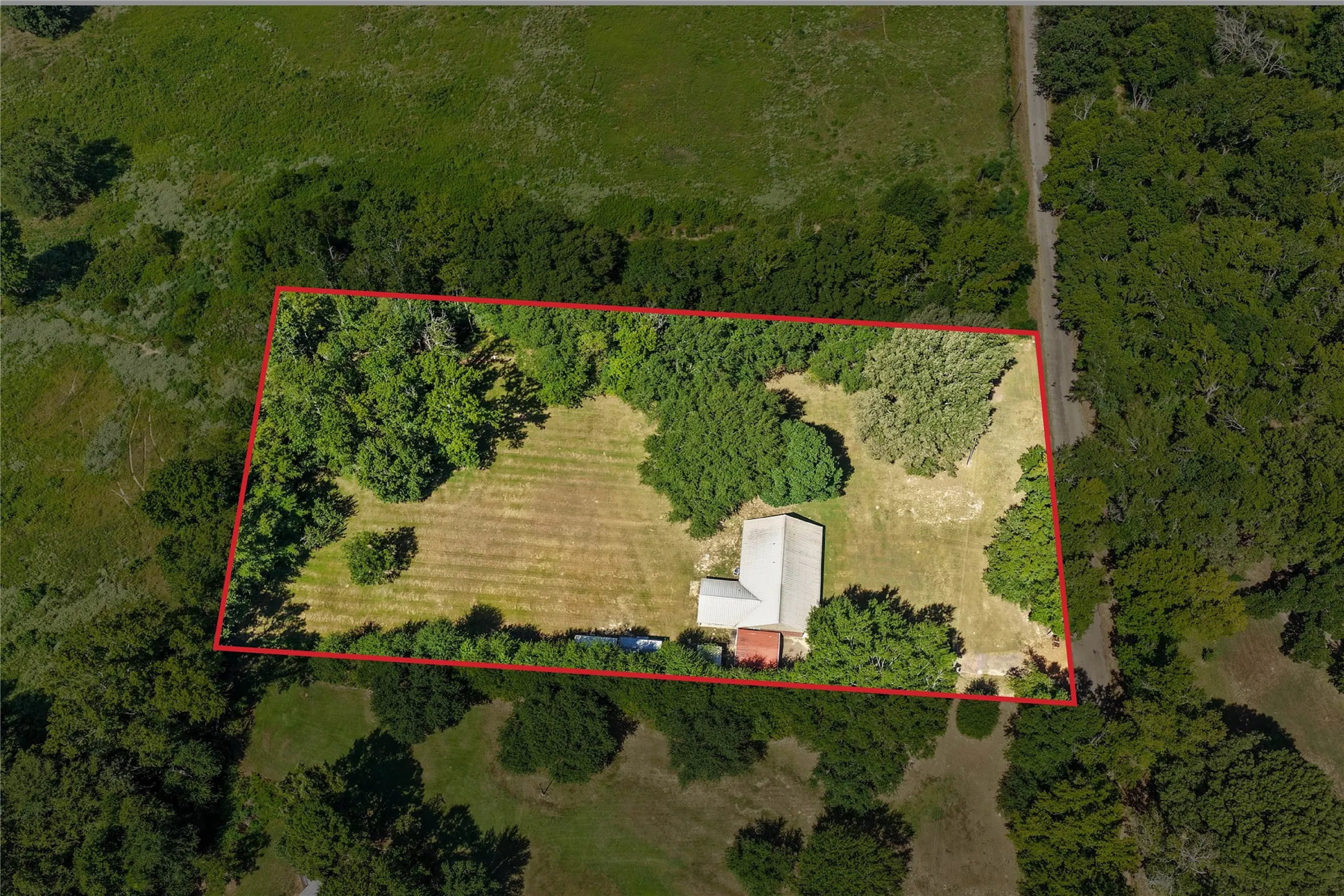 Single Family Residence For Sale in Titus County , 522 CR 4245, Mt Pleasant, Texas 75455, 3 Bedroom, 2 Bathroom, Garage spaces, 1,856 Sqft, built in 2007, mls#21362817, Real Estate Agent in Mt Pleasant, Homes For Sale in Titus county, Homes For Sale in Mt Pleasant, Realtor in Mt Pleasant Texas, Real Estate Brokerage Independent Realty Texas, Luminita Cordes Realtor