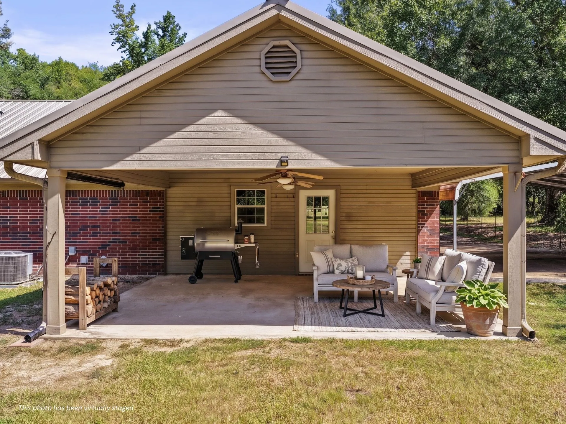 Single Family Residence For Sale in Titus County , 522 CR 4245, Mt Pleasant, Texas 75455, 3 Bedroom, 2 Bathroom, Garage spaces, 1,856 Sqft, built in 2007, mls#21362817, Real Estate Agent in Mt Pleasant, Homes For Sale in Titus county, Homes For Sale in Mt Pleasant, Realtor in Mt Pleasant Texas, Real Estate Brokerage Independent Realty Texas, Luminita Cordes Realtor