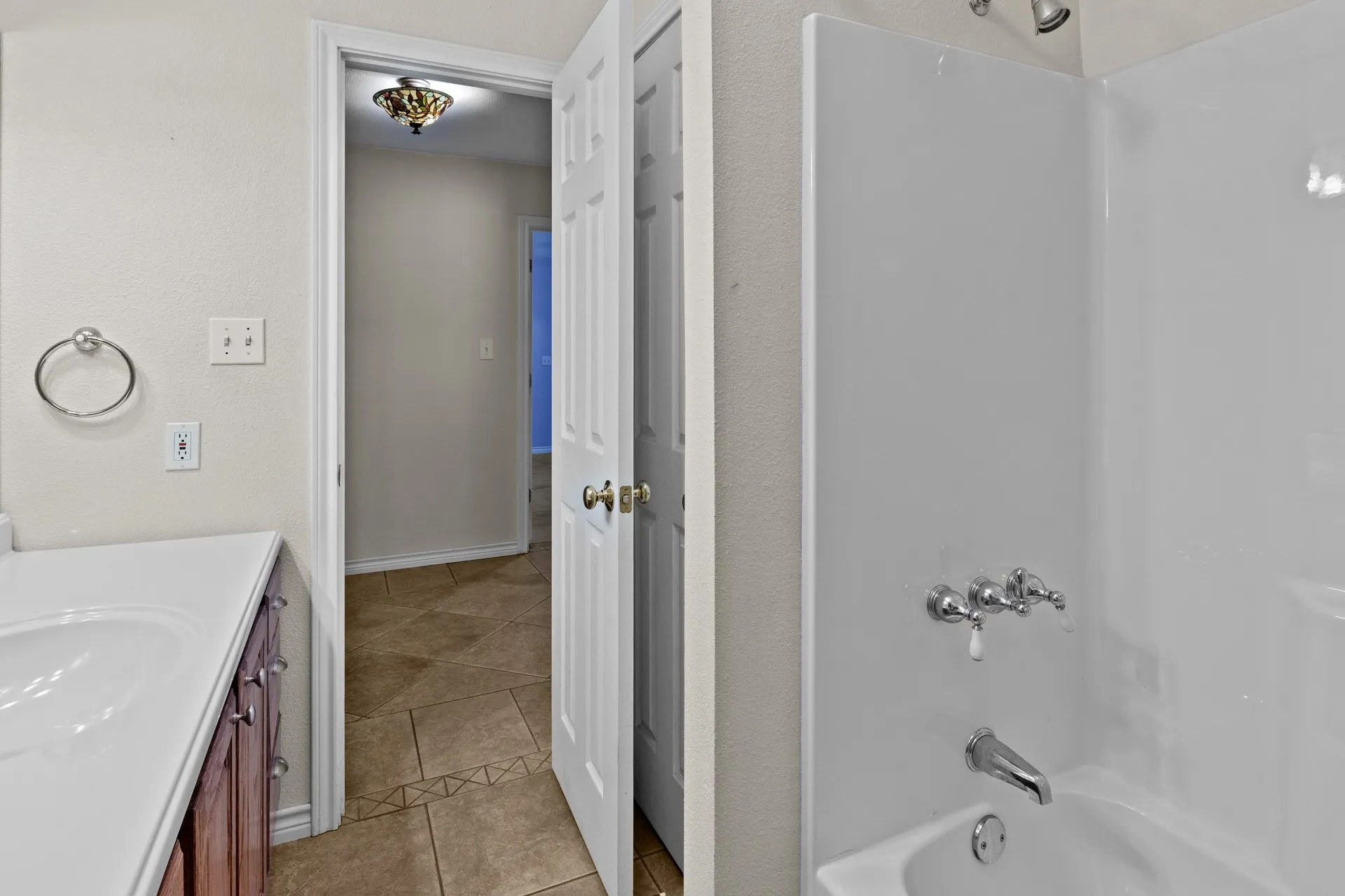 Single Family Residence For Sale in Titus County , 522 CR 4245, Mt Pleasant, Texas 75455, 3 Bedroom, 2 Bathroom, Garage spaces, 1,856 Sqft, built in 2007, mls#21362817, Real Estate Agent in Mt Pleasant, Homes For Sale in Titus county, Homes For Sale in Mt Pleasant, Realtor in Mt Pleasant Texas, Real Estate Brokerage Independent Realty Texas, Luminita Cordes Realtor