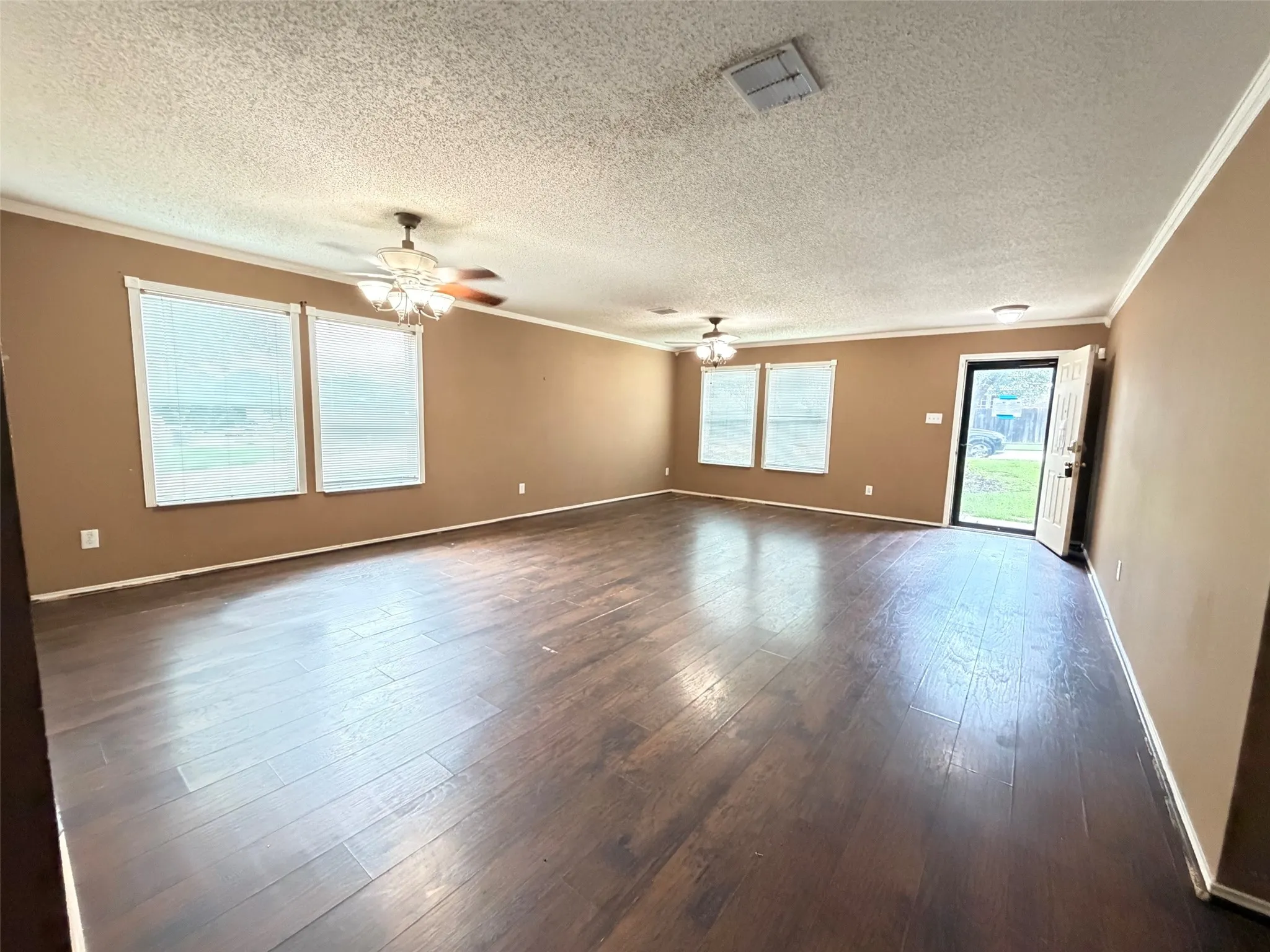 Single Family Residence For Sale in Collin County , 3801 Quail View Drive, Mc Kinney, Texas 75071, 5 Bedroom, 4 Bathroom, 2 Garage spaces, 3,770 Sqft, built in 2002, Price $355,000, mls#21363158, Real Estate Agent in Mc Kinney, Homes For Sale in Collin county, Homes For Sale in Mc Kinney, Realtor in Mc Kinney Texas, Real Estate Brokerage Independent Realty Texas, Luminita Cordes Realtor
