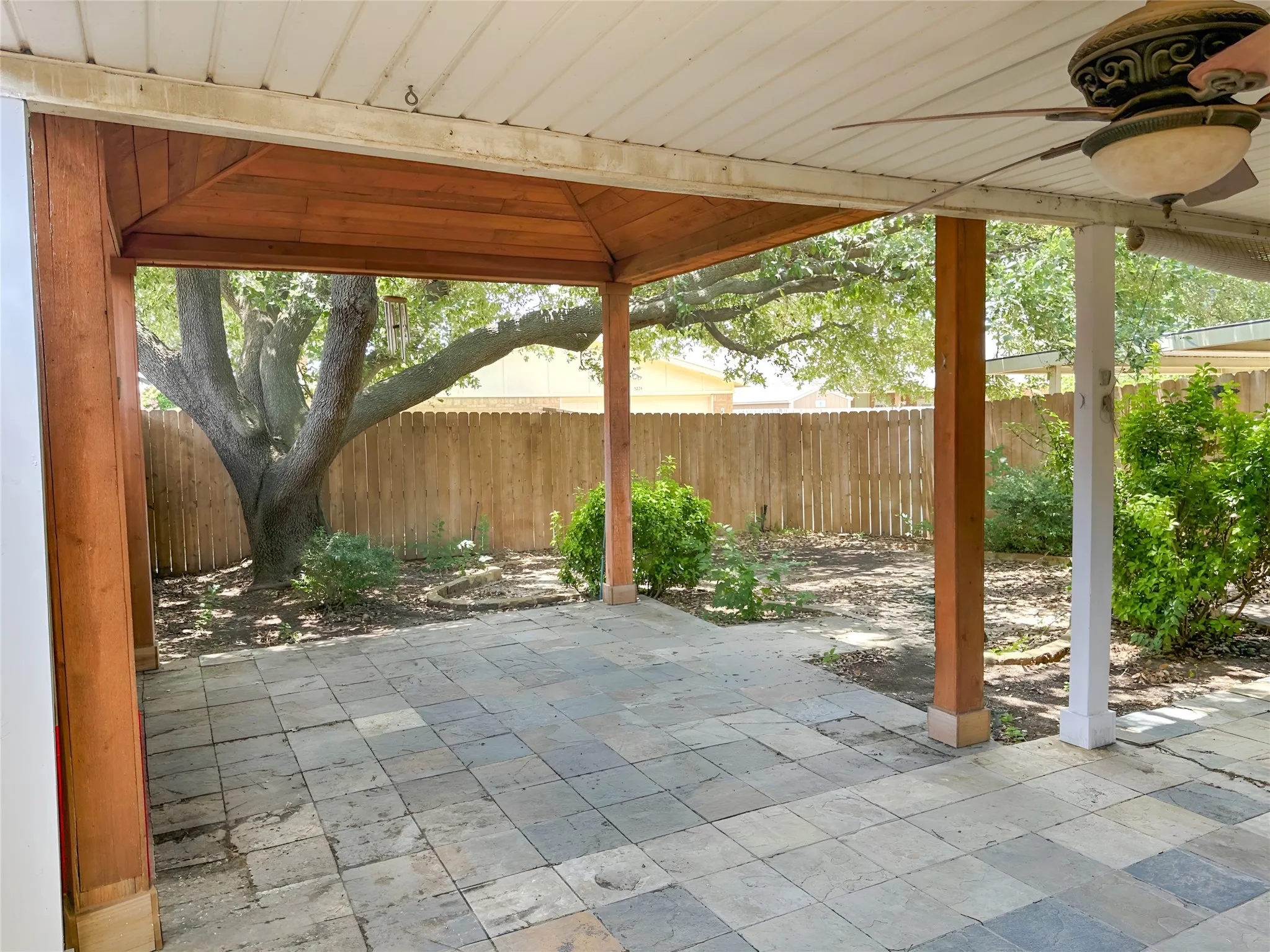 Single Family Residence For Sale in Denton County , 5229 Pruitt Drive, The Colony, Texas 75056, 3 Bedroom, 2 Bathroom, 2 Garage spaces, 1,881 Sqft, built in 1983, mls#21335484, Real Estate Agent in The Colony, Homes For Sale in Denton county, Homes For Sale in The Colony, Realtor in The Colony Texas, Real Estate Brokerage Independent Realty Texas, Luminita Cordes Realtor