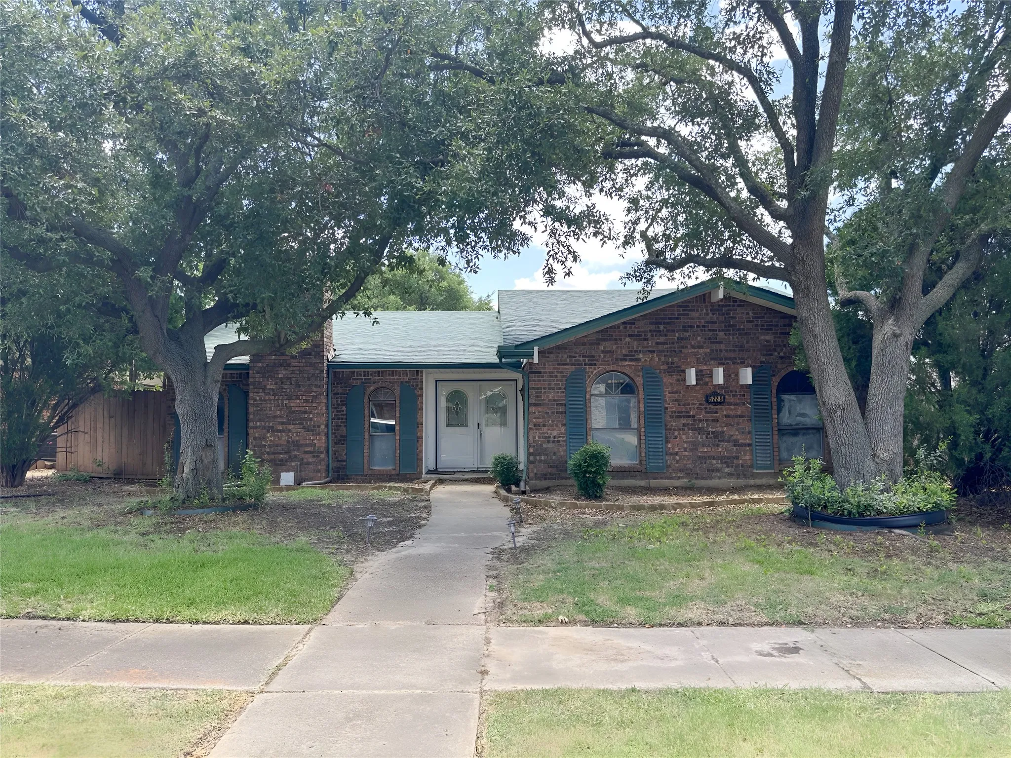 Single Family Residence For Sale in Denton County , 5229 Pruitt Drive, The Colony, Texas 75056, 3 Bedroom, 2 Bathroom, 2 Garage spaces, 1,881 Sqft, built in 1983, mls#21335484, Real Estate Agent in The Colony, Homes For Sale in Denton county, Homes For Sale in The Colony, Realtor in The Colony Texas, Real Estate Brokerage Independent Realty Texas, Luminita Cordes Realtor