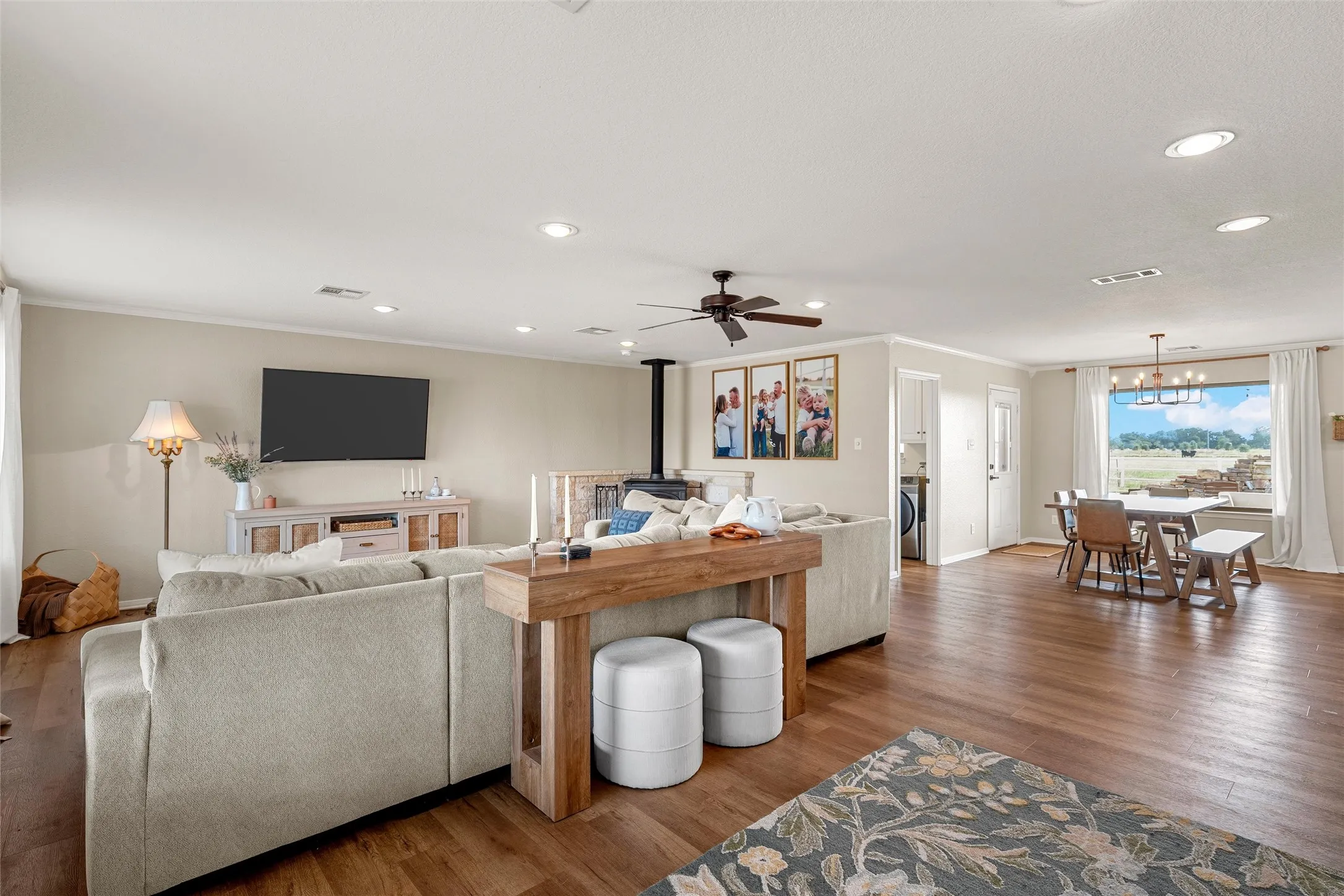 Single Family Residence For Sale in Mc Lennan County , 140 Angle Lane, Waco, Texas 76705, 3 Bedroom, 2 Bathroom, 2 Garage spaces, 1,984 Sqft, built in 1981, mls#21362495, Real Estate Agent in Waco, Homes For Sale in Mc Lennan county, Homes For Sale in Waco, Realtor in Waco Texas, Real Estate Brokerage Independent Realty Texas, Luminita Cordes Realtor