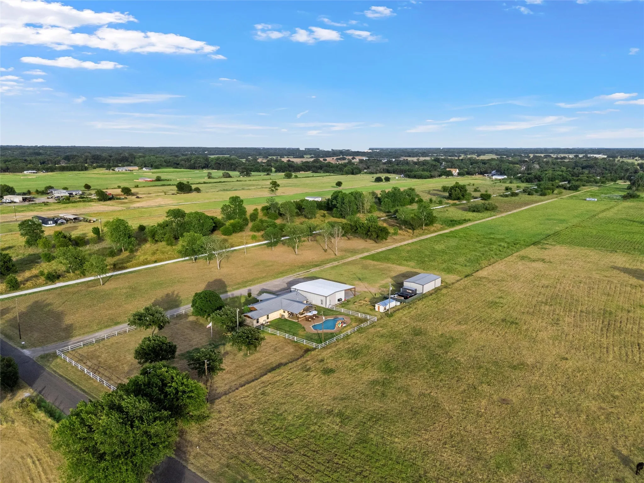Single Family Residence For Sale in Mc Lennan County , 140 Angle Lane, Waco, Texas 76705, 3 Bedroom, 2 Bathroom, 2 Garage spaces, 1,984 Sqft, built in 1981, mls#21362495, Real Estate Agent in Waco, Homes For Sale in Mc Lennan county, Homes For Sale in Waco, Realtor in Waco Texas, Real Estate Brokerage Independent Realty Texas, Luminita Cordes Realtor