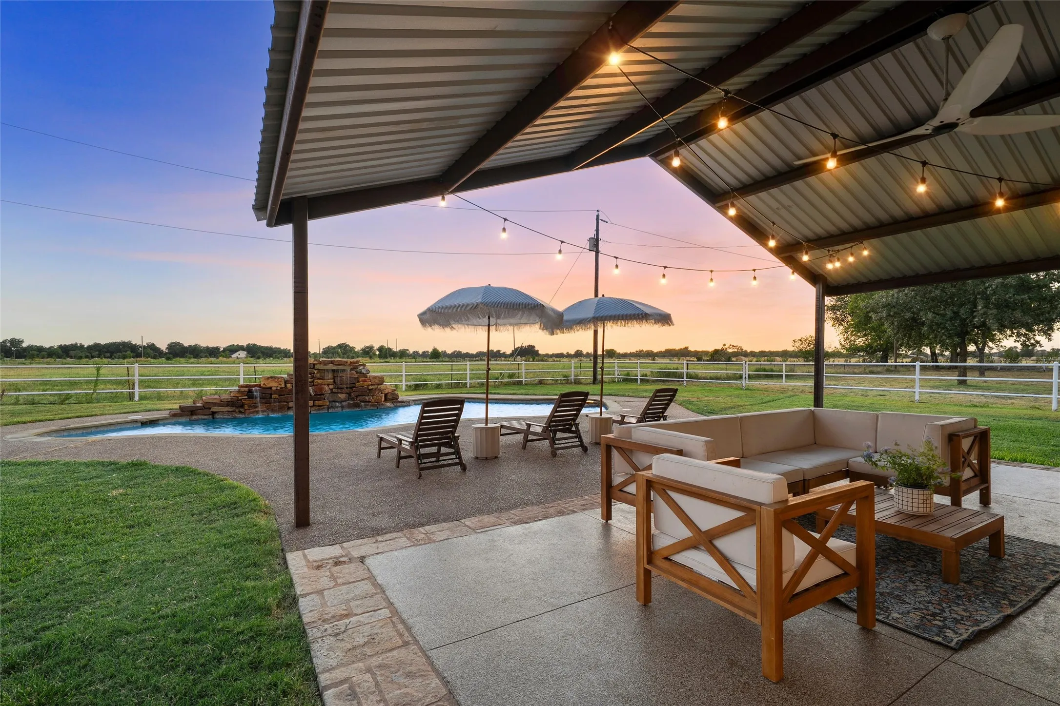 Single Family Residence For Sale in Mc Lennan County , 140 Angle Lane, Waco, Texas 76705, 3 Bedroom, 2 Bathroom, 2 Garage spaces, 1,984 Sqft, built in 1981, mls#21362495, Real Estate Agent in Waco, Homes For Sale in Mc Lennan county, Homes For Sale in Waco, Realtor in Waco Texas, Real Estate Brokerage Independent Realty Texas, Luminita Cordes Realtor
