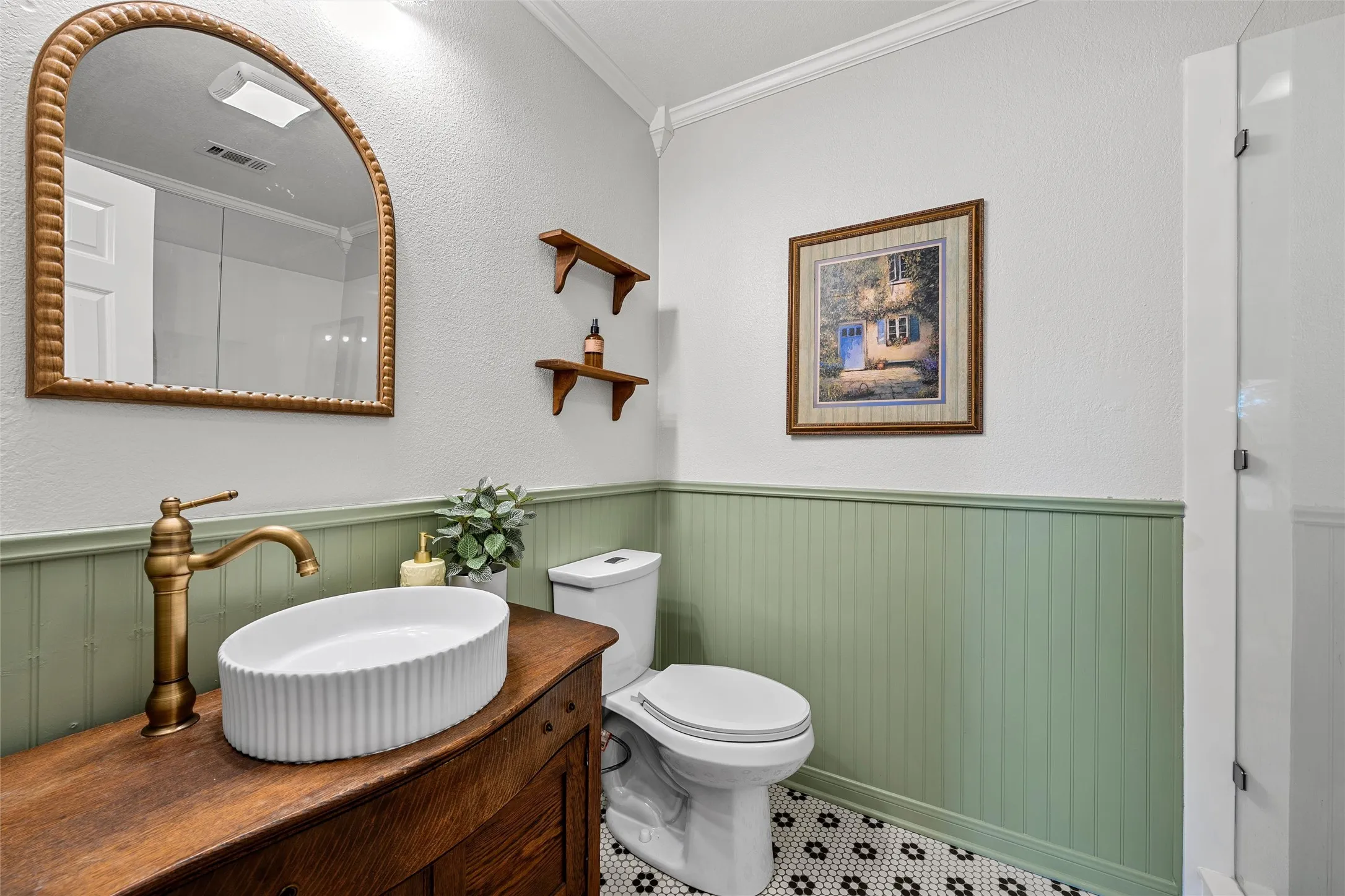 Single Family Residence For Sale in Mc Lennan County , 140 Angle Lane, Waco, Texas 76705, 3 Bedroom, 2 Bathroom, 2 Garage spaces, 1,984 Sqft, built in 1981, mls#21362495, Real Estate Agent in Waco, Homes For Sale in Mc Lennan county, Homes For Sale in Waco, Realtor in Waco Texas, Real Estate Brokerage Independent Realty Texas, Luminita Cordes Realtor