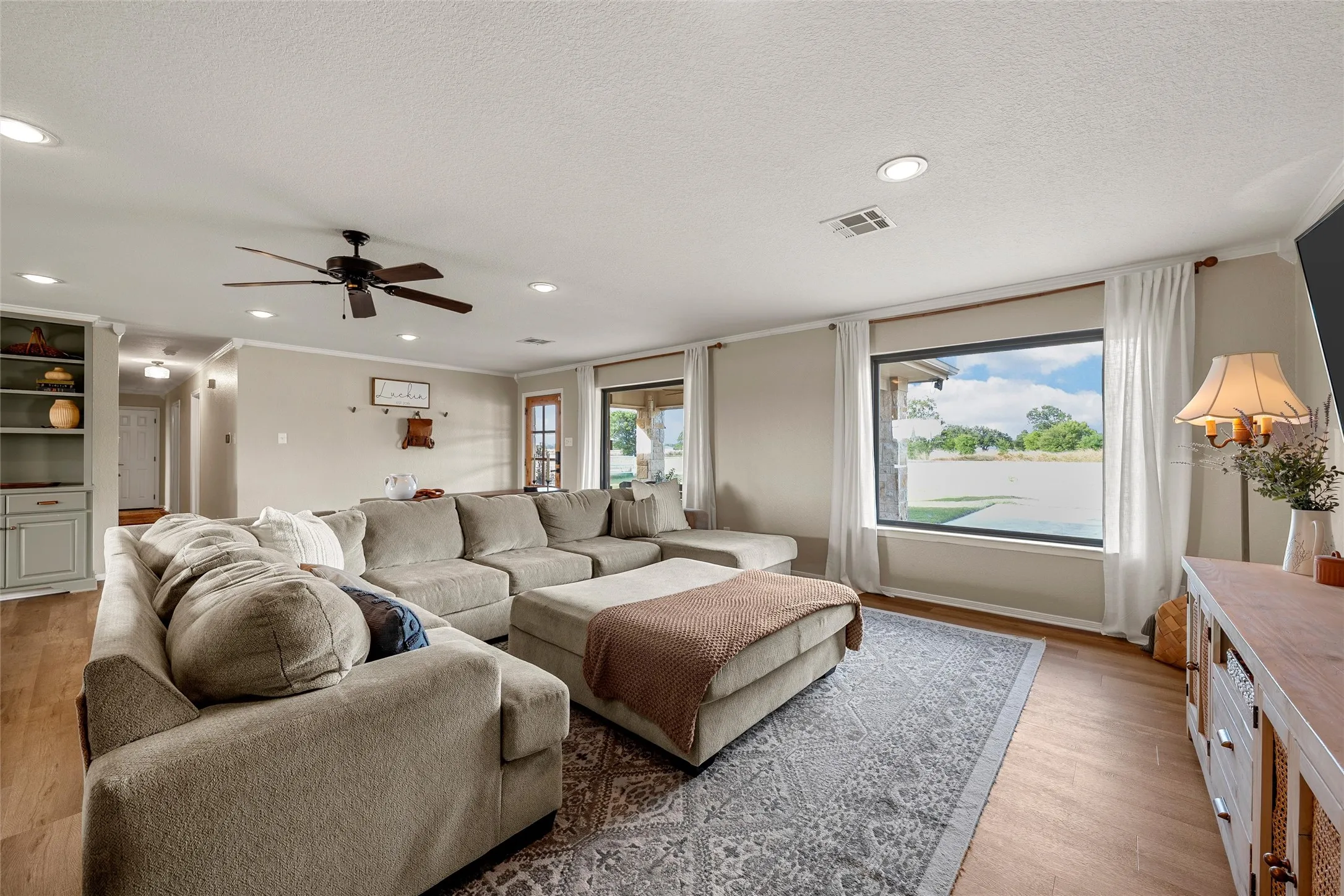 Single Family Residence For Sale in Mc Lennan County , 140 Angle Lane, Waco, Texas 76705, 3 Bedroom, 2 Bathroom, 2 Garage spaces, 1,984 Sqft, built in 1981, mls#21362495, Real Estate Agent in Waco, Homes For Sale in Mc Lennan county, Homes For Sale in Waco, Realtor in Waco Texas, Real Estate Brokerage Independent Realty Texas, Luminita Cordes Realtor