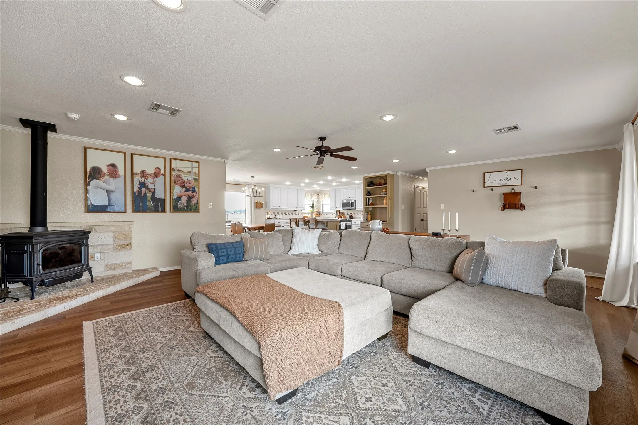 Single Family Residence For Sale in Mc Lennan County , 140 Angle Lane, Waco, Texas 76705, 3 Bedroom, 2 Bathroom, 2 Garage spaces, 1,984 Sqft, built in 1981, mls#21362495, Real Estate Agent in Waco, Homes For Sale in Mc Lennan county, Homes For Sale in Waco, Realtor in Waco Texas, Real Estate Brokerage Independent Realty Texas, Luminita Cordes Realtor