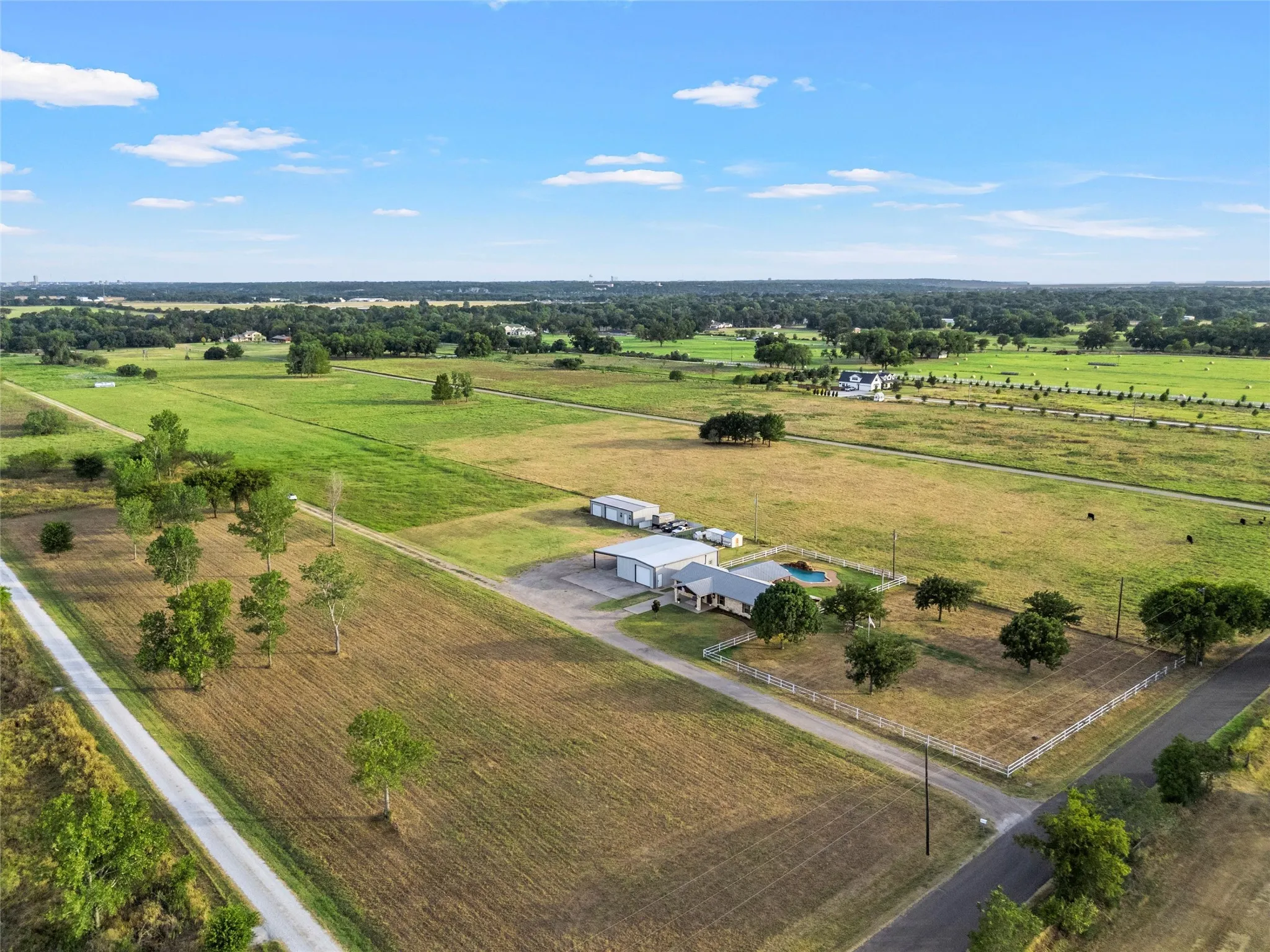 Single Family Residence For Sale in Mc Lennan County , 140 Angle Lane, Waco, Texas 76705, 3 Bedroom, 2 Bathroom, 2 Garage spaces, 1,984 Sqft, built in 1981, mls#21362495, Real Estate Agent in Waco, Homes For Sale in Mc Lennan county, Homes For Sale in Waco, Realtor in Waco Texas, Real Estate Brokerage Independent Realty Texas, Luminita Cordes Realtor