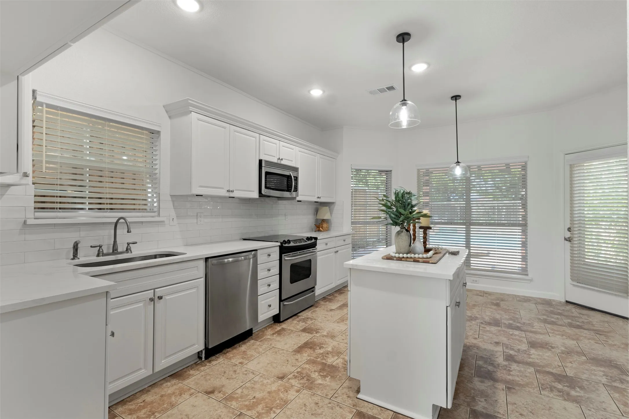 Single Family Residence For Sale in Collin County , 730 Fairlawn Street, Allen, Texas 75002, 4 Bedroom, 3 Bathroom, 2 Garage spaces, 2,915 Sqft, built in 1995, mls#21360056, Real Estate Agent in Allen, Homes For Sale in Collin county, Homes For Sale in Allen, Realtor in Allen Texas, Real Estate Brokerage Independent Realty Texas, Luminita Cordes Realtor