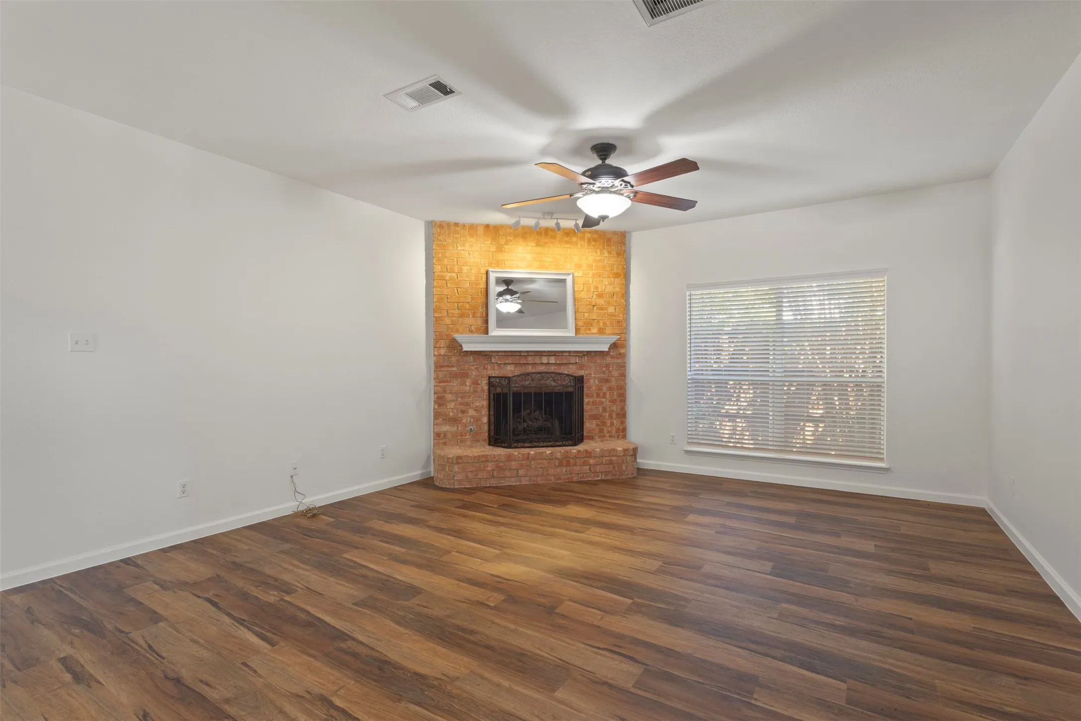 Single Family Residence For Sale in Collin County , 730 Fairlawn Street, Allen, Texas 75002, 4 Bedroom, 3 Bathroom, 2 Garage spaces, 2,915 Sqft, built in 1995, mls#21360056, Real Estate Agent in Allen, Homes For Sale in Collin county, Homes For Sale in Allen, Realtor in Allen Texas, Real Estate Brokerage Independent Realty Texas, Luminita Cordes Realtor