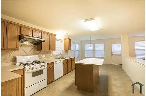 Single Family Residence For Rent in Collin County , 10620 Colfax Drive, Mc Kinney, Texas 75072, 3 Bedroom, 3 Bathroom, 2 Garage spaces, 2,475 Sqft, built in 2006, mls#21363182, Real Estate Agent in Mc Kinney, Homes For Rent in Collin county, Homes For Rent in Mc Kinney, Realtor in Mc Kinney Texas, Real Estate Brokerage Independent Realty Texas, Luminita Cordes Realtor