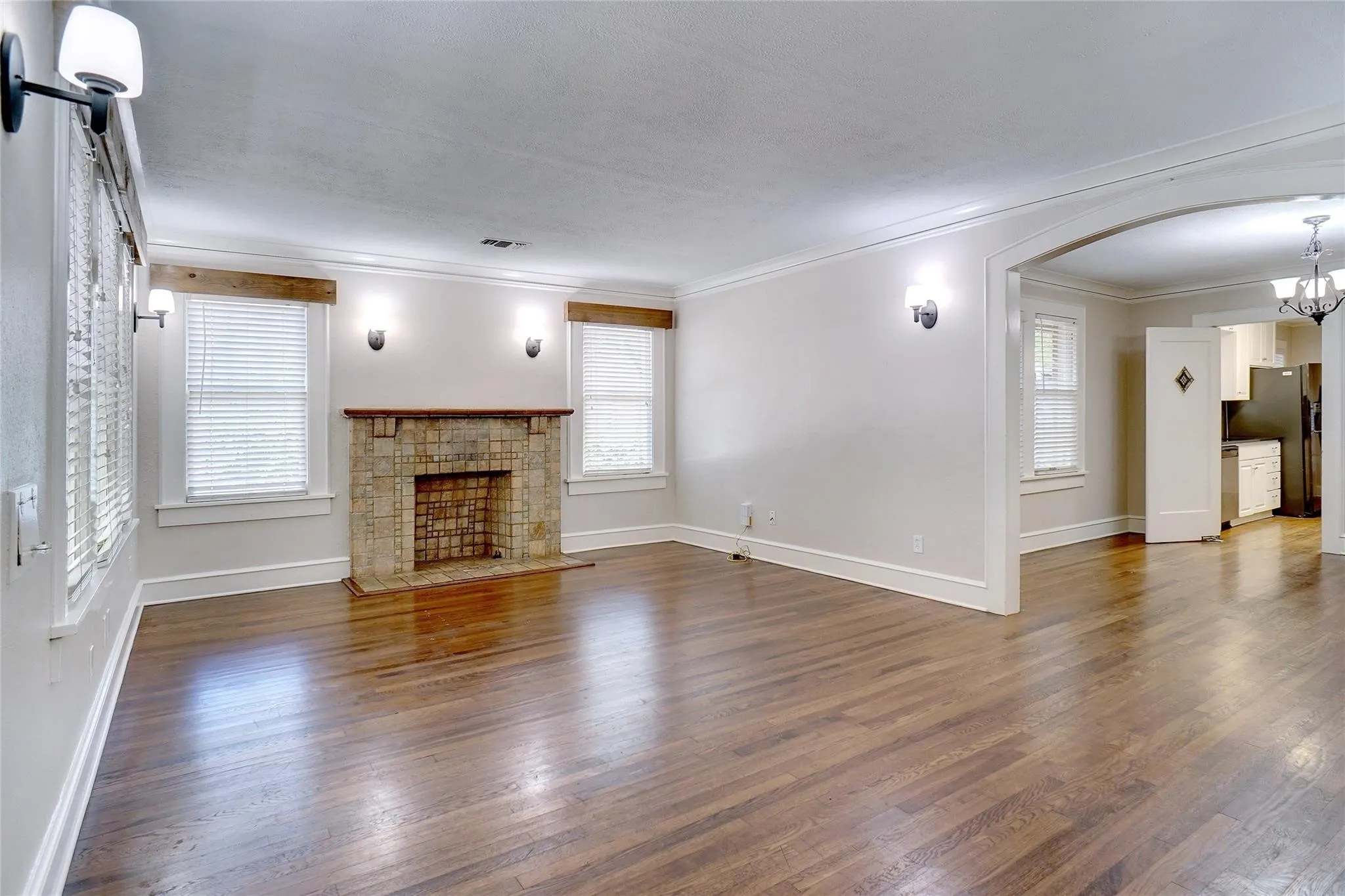Single Family Residence For Rent in Tarrant County , 3201 Cockrell Avenue, Fort Worth, Texas 76109, 3 Bedroom, 2 Bathroom, 2 Garage spaces, 1,789 Sqft, built in 1928, Price $3,000, mls#21362113, Real Estate Agent in Fort Worth, Homes For Rent in Tarrant county, Homes For Rent in Fort Worth, Realtor in Fort Worth Texas, Real Estate Brokerage Independent Realty Texas, Luminita Cordes Realtor