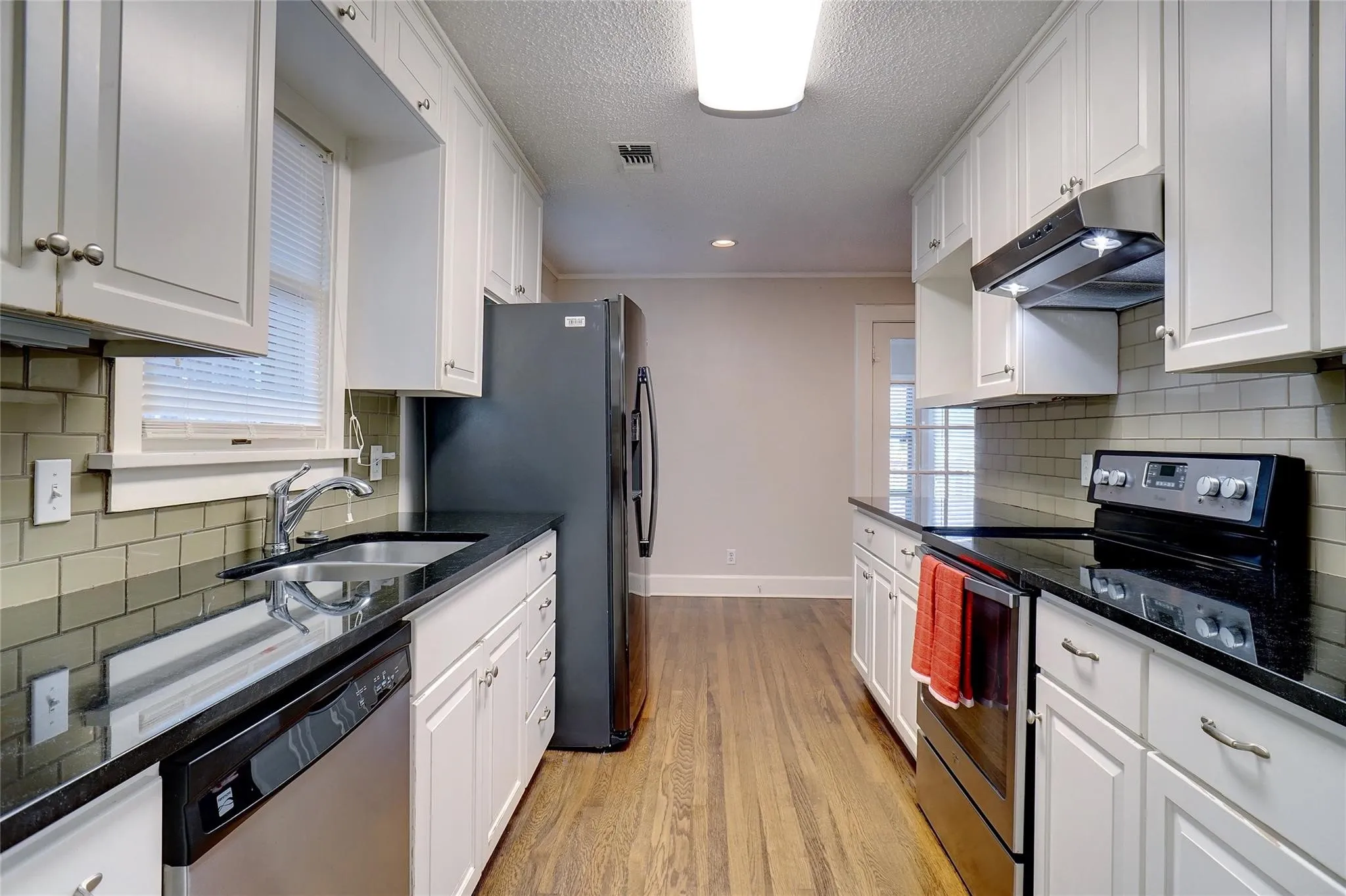 Single Family Residence For Rent in Tarrant County , 3201 Cockrell Avenue, Fort Worth, Texas 76109, 3 Bedroom, 2 Bathroom, 2 Garage spaces, 1,789 Sqft, built in 1928, Price $3,000, mls#21362113, Real Estate Agent in Fort Worth, Homes For Rent in Tarrant county, Homes For Rent in Fort Worth, Realtor in Fort Worth Texas, Real Estate Brokerage Independent Realty Texas, Luminita Cordes Realtor