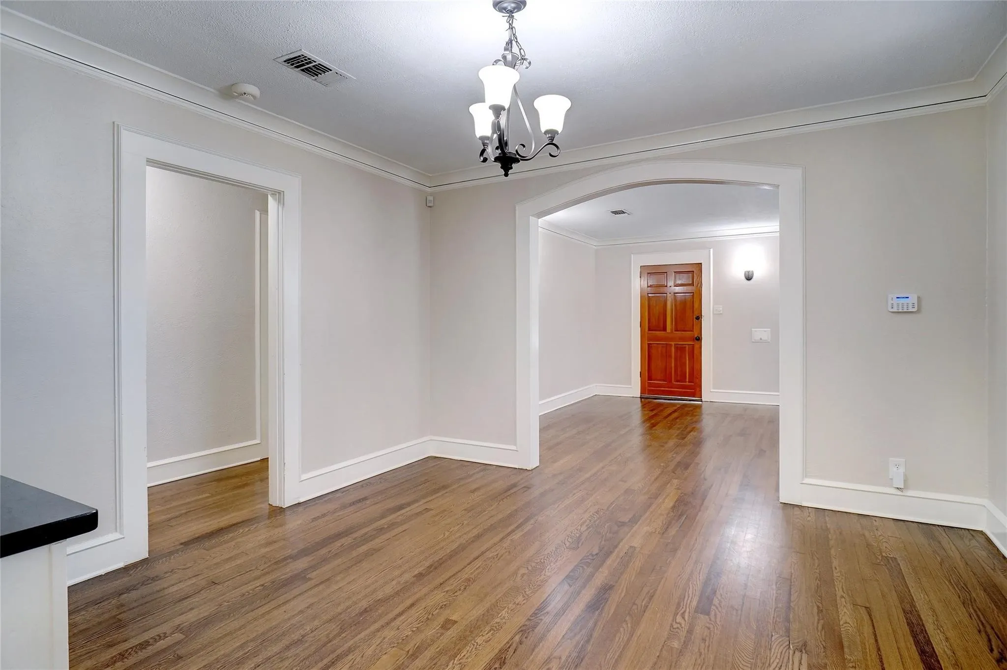 Single Family Residence For Rent in Tarrant County , 3201 Cockrell Avenue, Fort Worth, Texas 76109, 3 Bedroom, 2 Bathroom, 2 Garage spaces, 1,789 Sqft, built in 1928, Price $3,000, mls#21362113, Real Estate Agent in Fort Worth, Homes For Rent in Tarrant county, Homes For Rent in Fort Worth, Realtor in Fort Worth Texas, Real Estate Brokerage Independent Realty Texas, Luminita Cordes Realtor