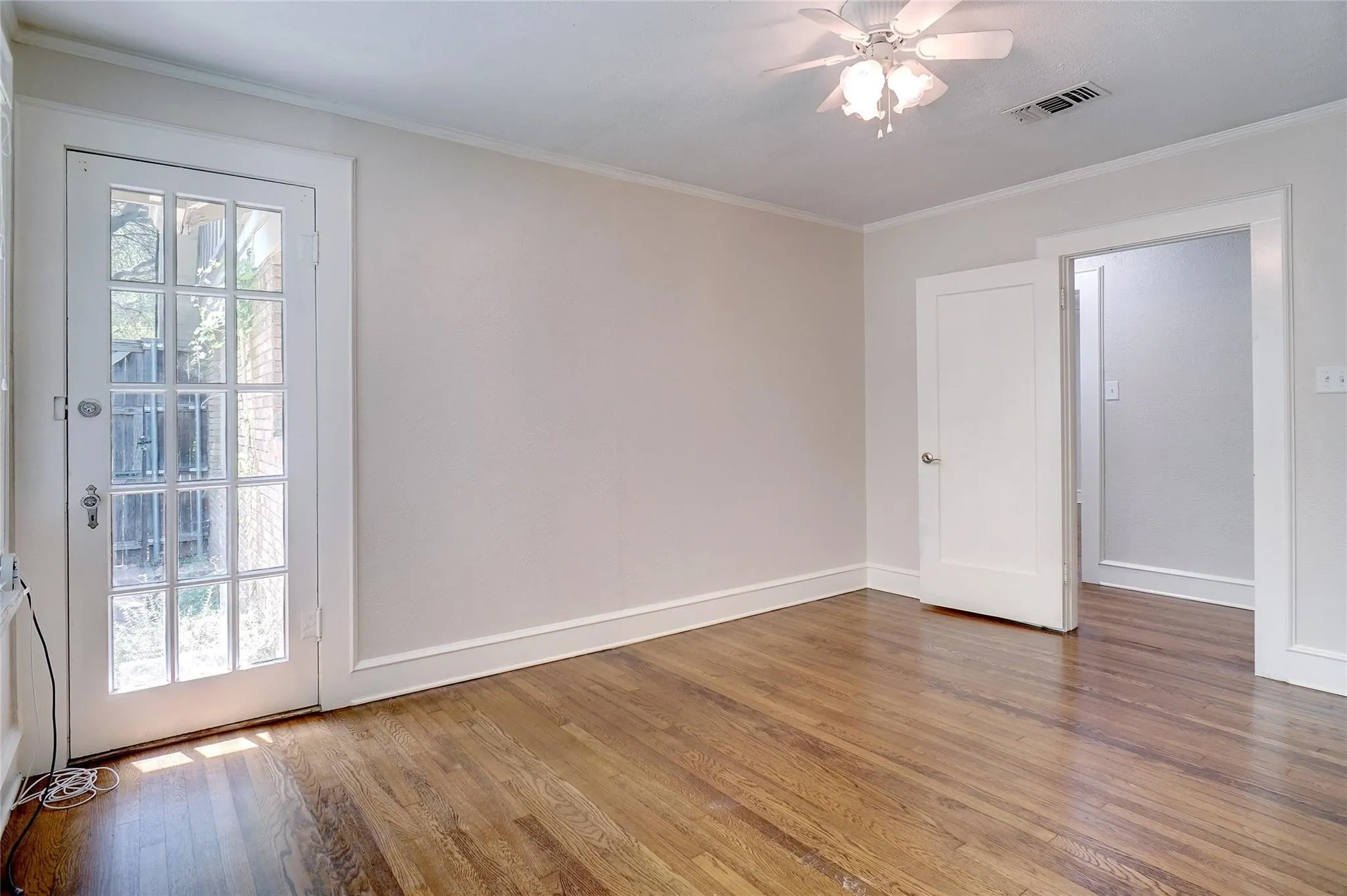 Single Family Residence For Rent in Tarrant County , 3201 Cockrell Avenue, Fort Worth, Texas 76109, 3 Bedroom, 2 Bathroom, 2 Garage spaces, 1,789 Sqft, built in 1928, Price $3,000, mls#21362113, Real Estate Agent in Fort Worth, Homes For Rent in Tarrant county, Homes For Rent in Fort Worth, Realtor in Fort Worth Texas, Real Estate Brokerage Independent Realty Texas, Luminita Cordes Realtor