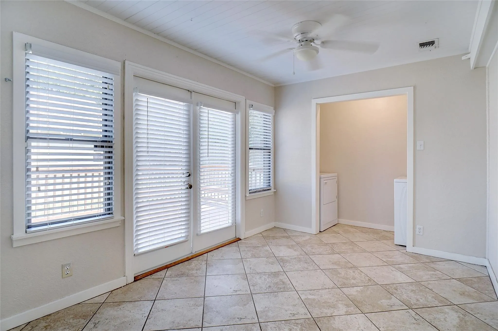 Single Family Residence For Rent in Tarrant County , 3201 Cockrell Avenue, Fort Worth, Texas 76109, 3 Bedroom, 2 Bathroom, 2 Garage spaces, 1,789 Sqft, built in 1928, Price $3,000, mls#21362113, Real Estate Agent in Fort Worth, Homes For Rent in Tarrant county, Homes For Rent in Fort Worth, Realtor in Fort Worth Texas, Real Estate Brokerage Independent Realty Texas, Luminita Cordes Realtor