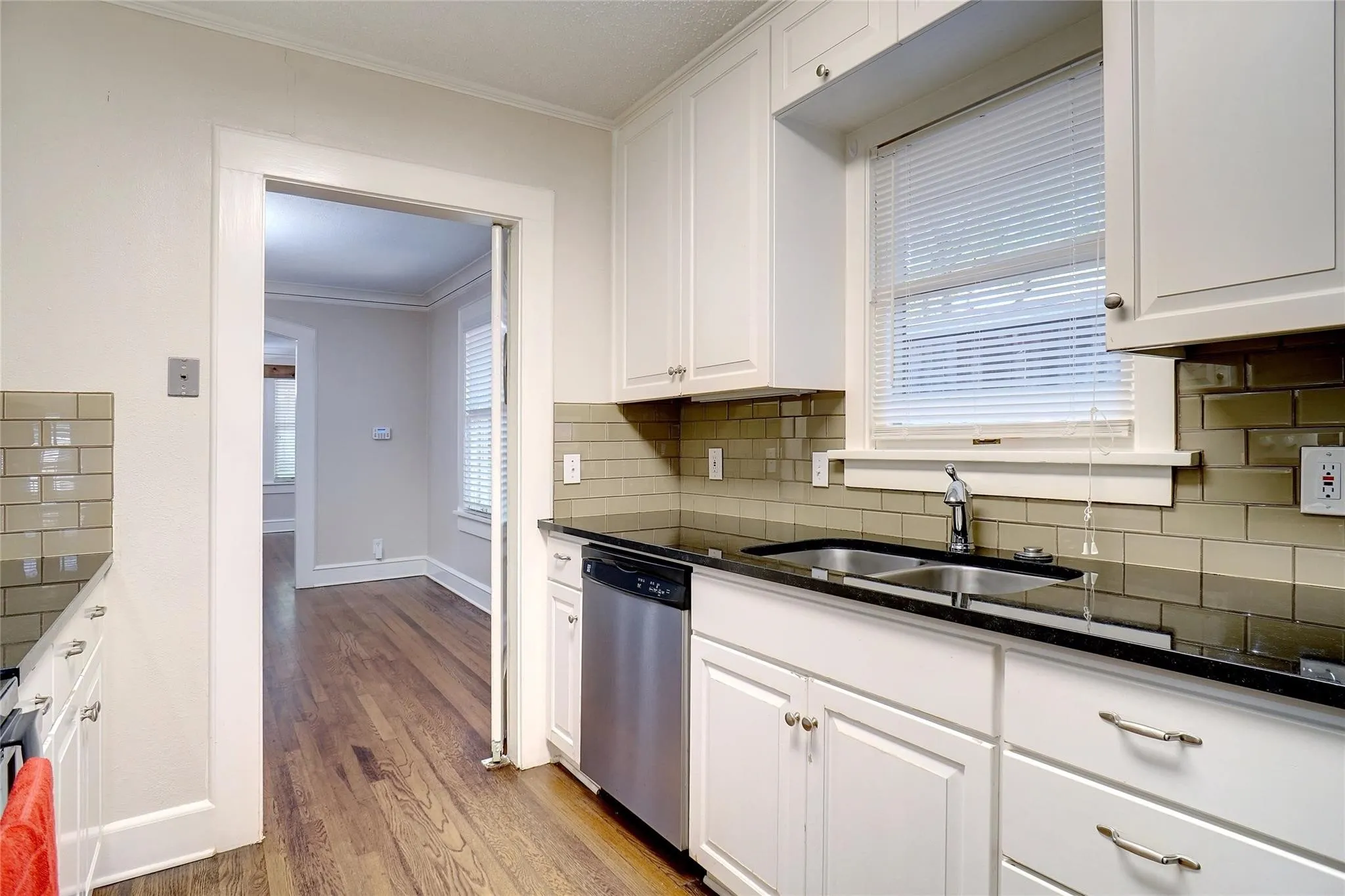 Single Family Residence For Rent in Tarrant County , 3201 Cockrell Avenue, Fort Worth, Texas 76109, 3 Bedroom, 2 Bathroom, 2 Garage spaces, 1,789 Sqft, built in 1928, Price $3,000, mls#21362113, Real Estate Agent in Fort Worth, Homes For Rent in Tarrant county, Homes For Rent in Fort Worth, Realtor in Fort Worth Texas, Real Estate Brokerage Independent Realty Texas, Luminita Cordes Realtor