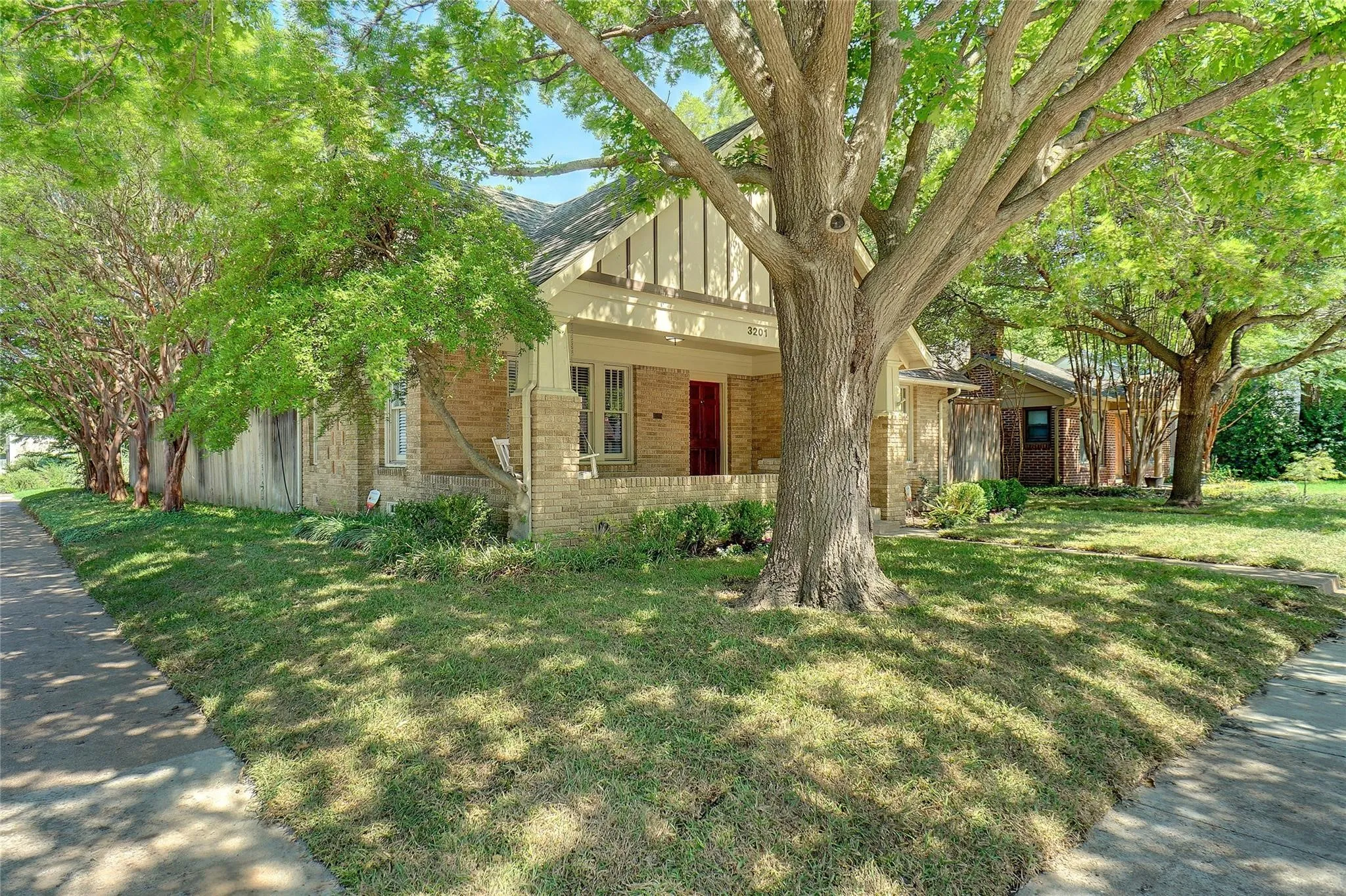 Single Family Residence For Rent in Tarrant County , 3201 Cockrell Avenue, Fort Worth, Texas 76109, 3 Bedroom, 2 Bathroom, 2 Garage spaces, 1,789 Sqft, built in 1928, Price $3,000, mls#21362113, Real Estate Agent in Fort Worth, Homes For Rent in Tarrant county, Homes For Rent in Fort Worth, Realtor in Fort Worth Texas, Real Estate Brokerage Independent Realty Texas, Luminita Cordes Realtor