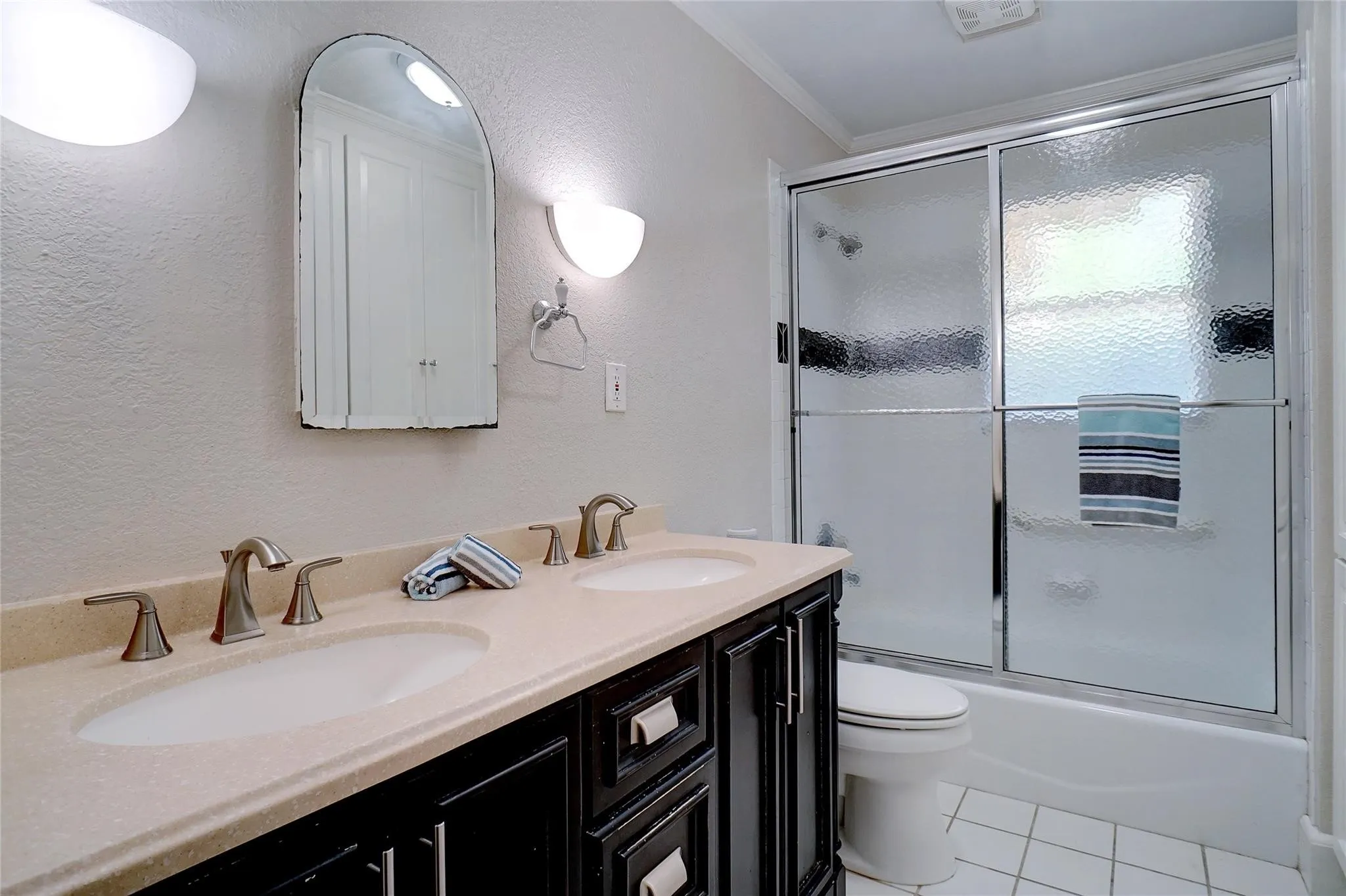 Single Family Residence For Rent in Tarrant County , 3201 Cockrell Avenue, Fort Worth, Texas 76109, 3 Bedroom, 2 Bathroom, 2 Garage spaces, 1,789 Sqft, built in 1928, Price $3,000, mls#21362113, Real Estate Agent in Fort Worth, Homes For Rent in Tarrant county, Homes For Rent in Fort Worth, Realtor in Fort Worth Texas, Real Estate Brokerage Independent Realty Texas, Luminita Cordes Realtor