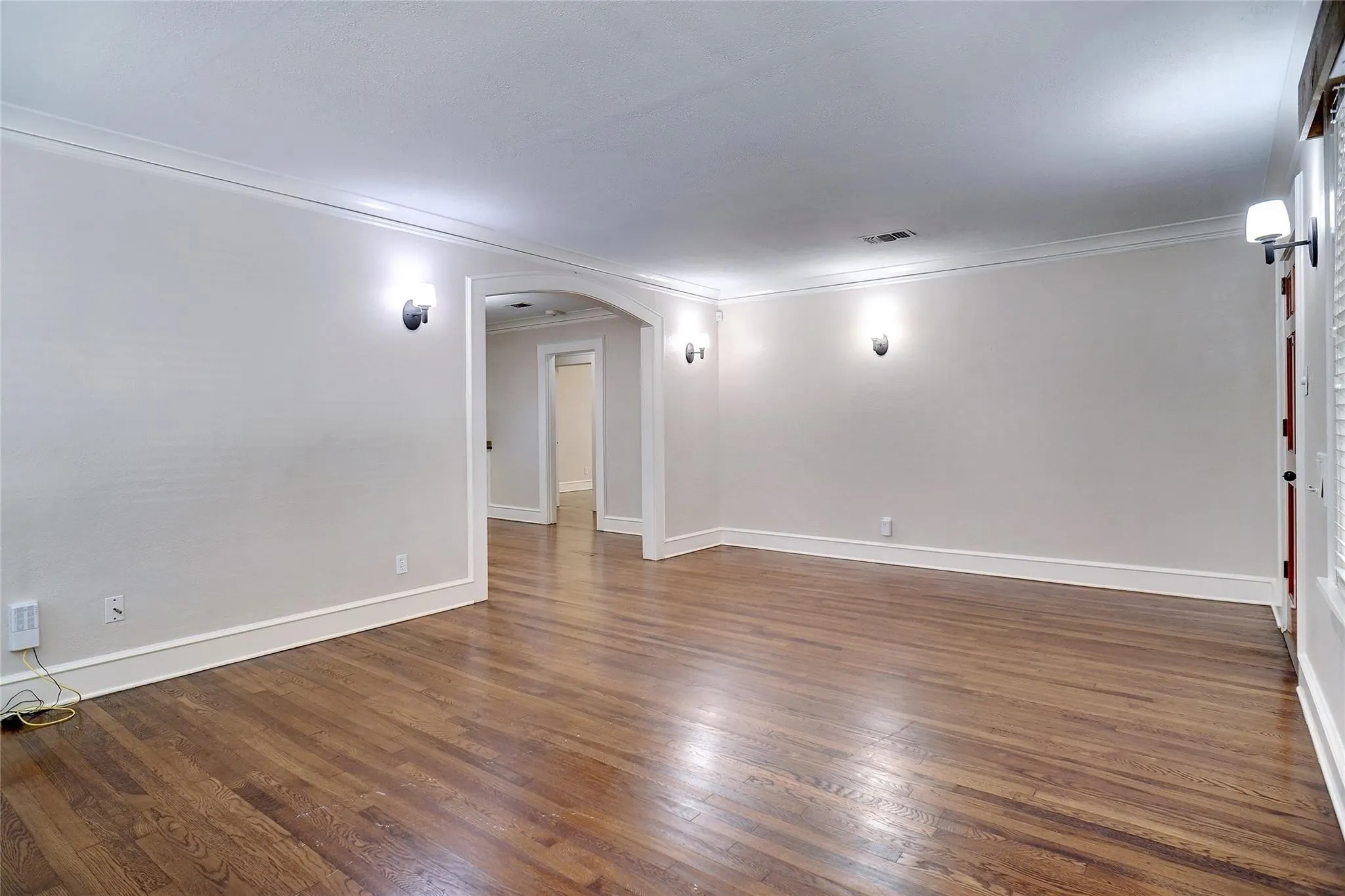 Single Family Residence For Rent in Tarrant County , 3201 Cockrell Avenue, Fort Worth, Texas 76109, 3 Bedroom, 2 Bathroom, 2 Garage spaces, 1,789 Sqft, built in 1928, Price $3,000, mls#21362113, Real Estate Agent in Fort Worth, Homes For Rent in Tarrant county, Homes For Rent in Fort Worth, Realtor in Fort Worth Texas, Real Estate Brokerage Independent Realty Texas, Luminita Cordes Realtor