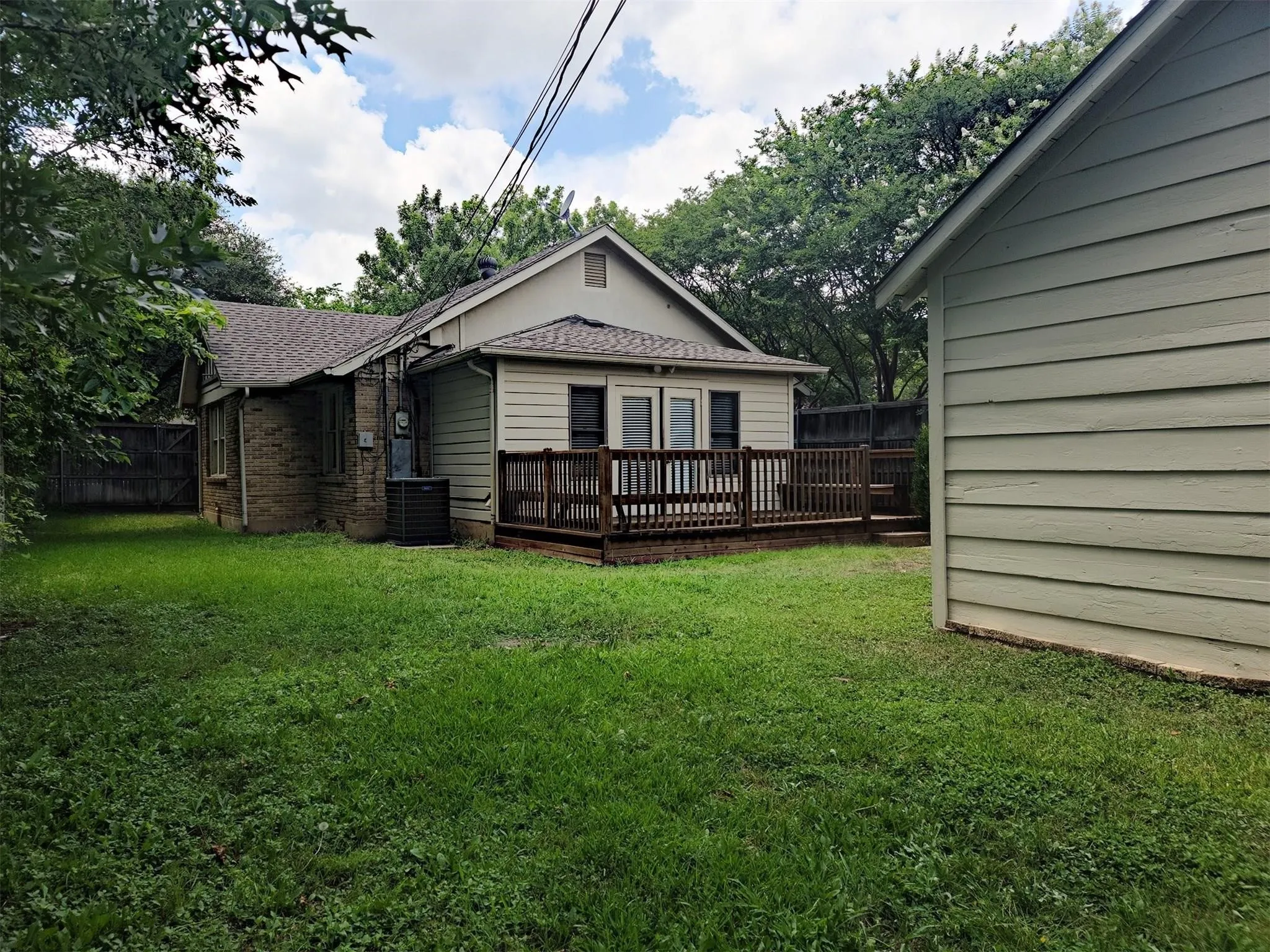 Single Family Residence For Rent in Tarrant County , 3201 Cockrell Avenue, Fort Worth, Texas 76109, 3 Bedroom, 2 Bathroom, 2 Garage spaces, 1,789 Sqft, built in 1928, Price $3,000, mls#21362113, Real Estate Agent in Fort Worth, Homes For Rent in Tarrant county, Homes For Rent in Fort Worth, Realtor in Fort Worth Texas, Real Estate Brokerage Independent Realty Texas, Luminita Cordes Realtor