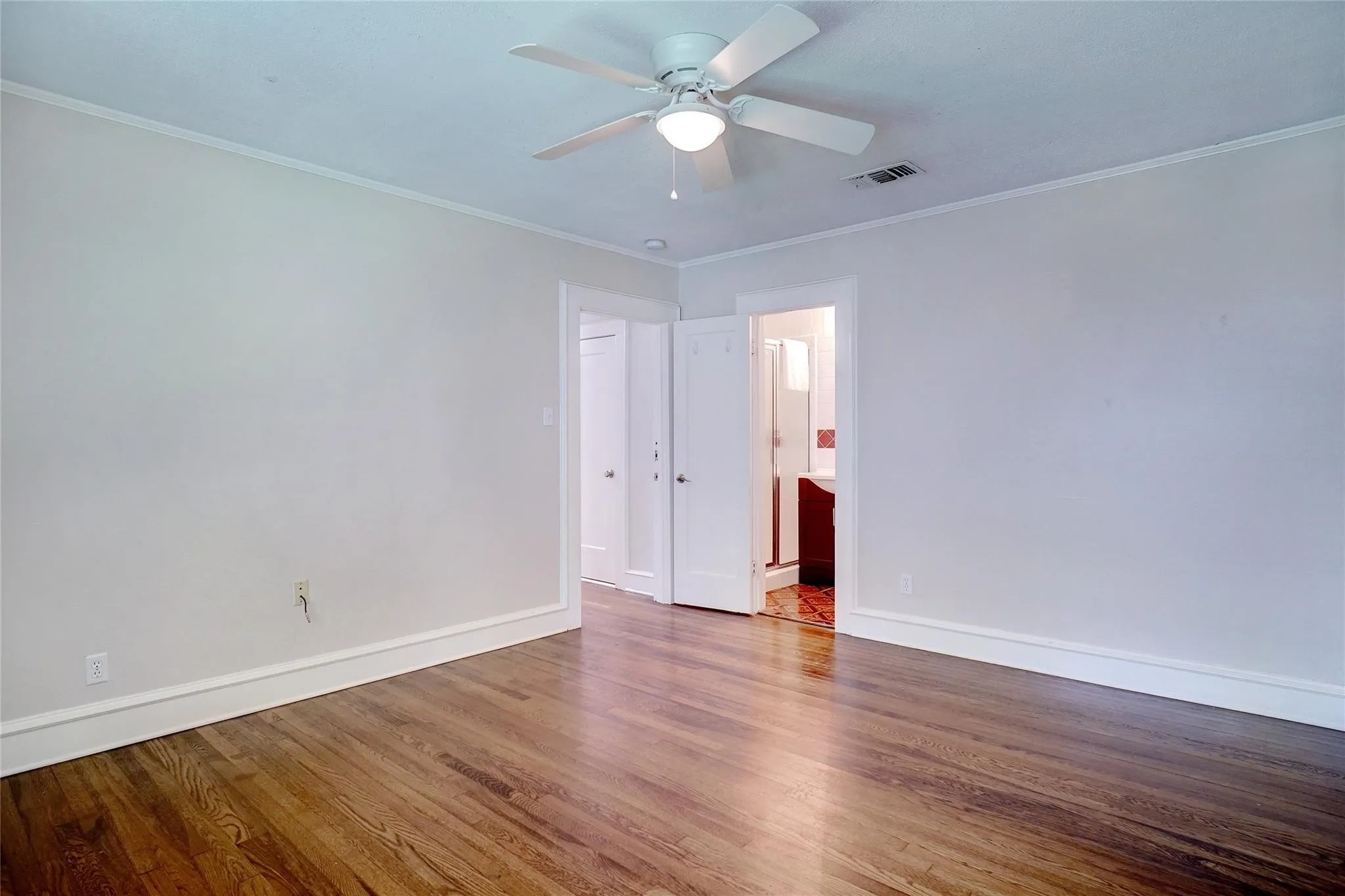 Single Family Residence For Rent in Tarrant County , 3201 Cockrell Avenue, Fort Worth, Texas 76109, 3 Bedroom, 2 Bathroom, 2 Garage spaces, 1,789 Sqft, built in 1928, Price $3,000, mls#21362113, Real Estate Agent in Fort Worth, Homes For Rent in Tarrant county, Homes For Rent in Fort Worth, Realtor in Fort Worth Texas, Real Estate Brokerage Independent Realty Texas, Luminita Cordes Realtor