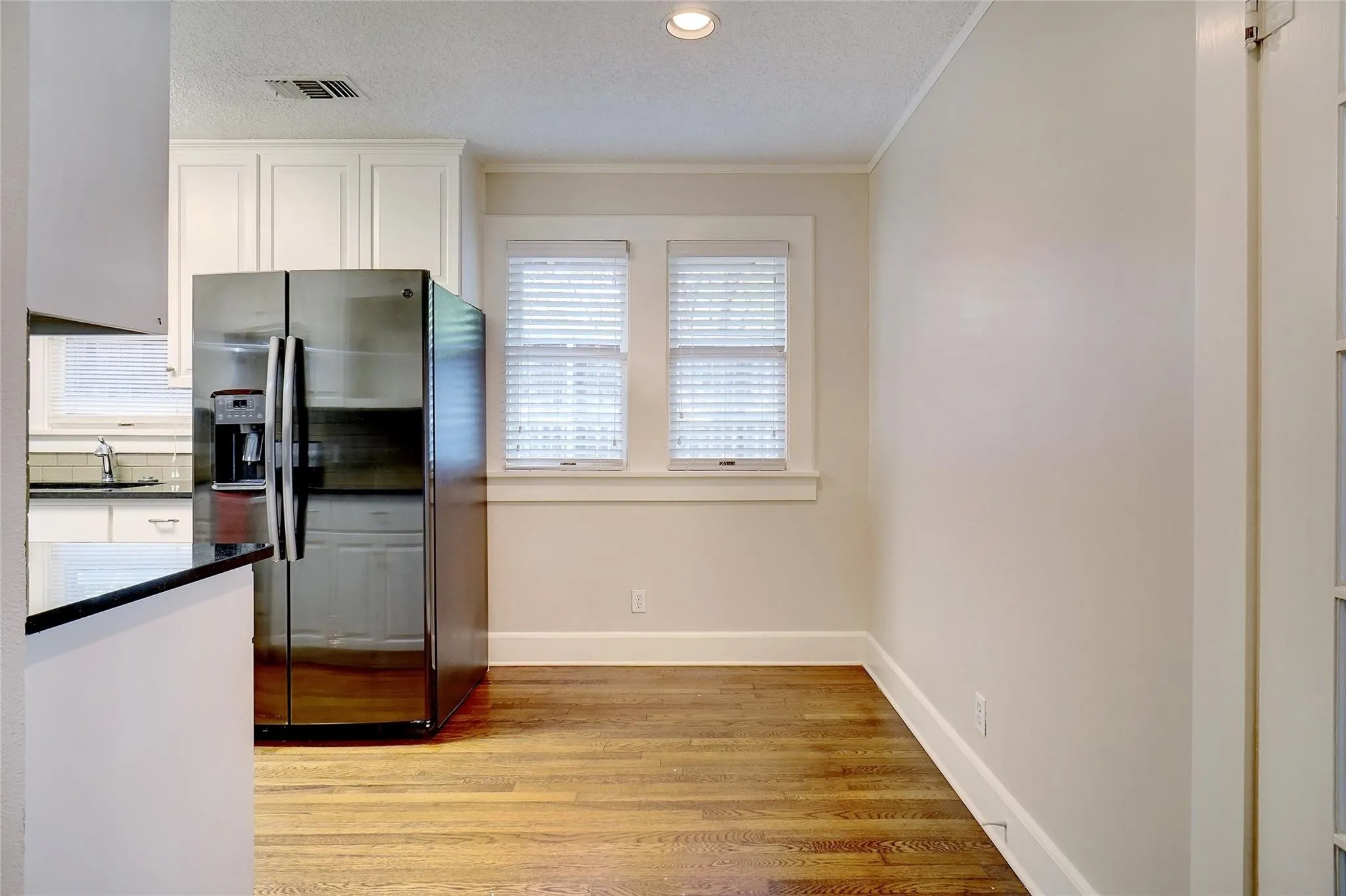 Single Family Residence For Rent in Tarrant County , 3201 Cockrell Avenue, Fort Worth, Texas 76109, 3 Bedroom, 2 Bathroom, 2 Garage spaces, 1,789 Sqft, built in 1928, Price $3,000, mls#21362113, Real Estate Agent in Fort Worth, Homes For Rent in Tarrant county, Homes For Rent in Fort Worth, Realtor in Fort Worth Texas, Real Estate Brokerage Independent Realty Texas, Luminita Cordes Realtor