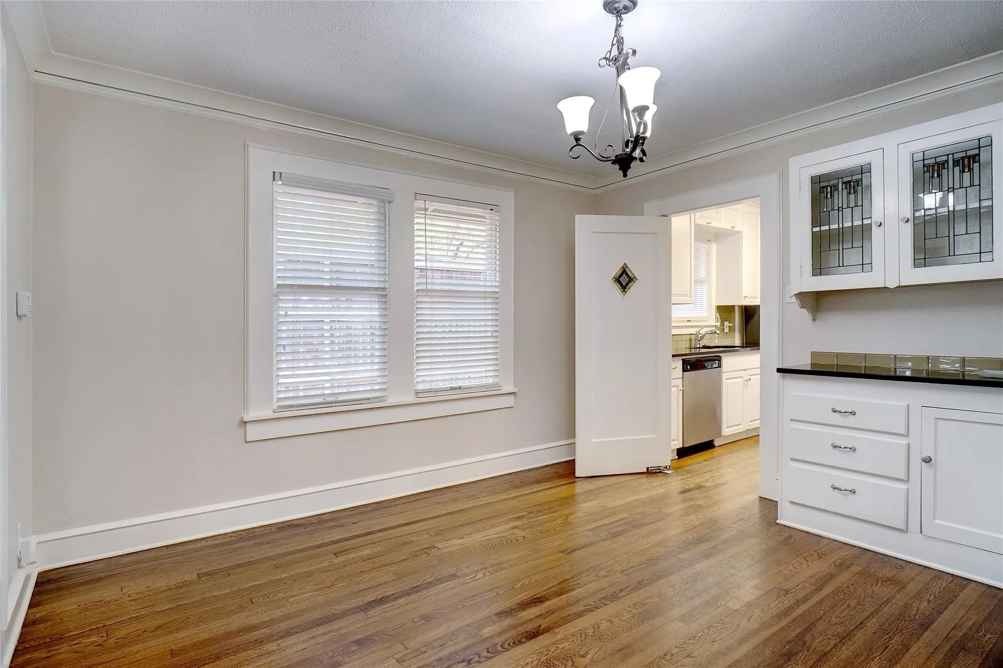 Single Family Residence For Rent in Tarrant County , 3201 Cockrell Avenue, Fort Worth, Texas 76109, 3 Bedroom, 2 Bathroom, 2 Garage spaces, 1,789 Sqft, built in 1928, Price $3,000, mls#21362113, Real Estate Agent in Fort Worth, Homes For Rent in Tarrant county, Homes For Rent in Fort Worth, Realtor in Fort Worth Texas, Real Estate Brokerage Independent Realty Texas, Luminita Cordes Realtor