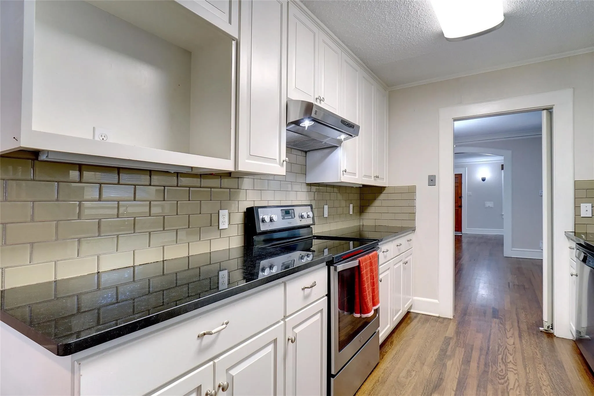 Single Family Residence For Rent in Tarrant County , 3201 Cockrell Avenue, Fort Worth, Texas 76109, 3 Bedroom, 2 Bathroom, 2 Garage spaces, 1,789 Sqft, built in 1928, Price $3,000, mls#21362113, Real Estate Agent in Fort Worth, Homes For Rent in Tarrant county, Homes For Rent in Fort Worth, Realtor in Fort Worth Texas, Real Estate Brokerage Independent Realty Texas, Luminita Cordes Realtor