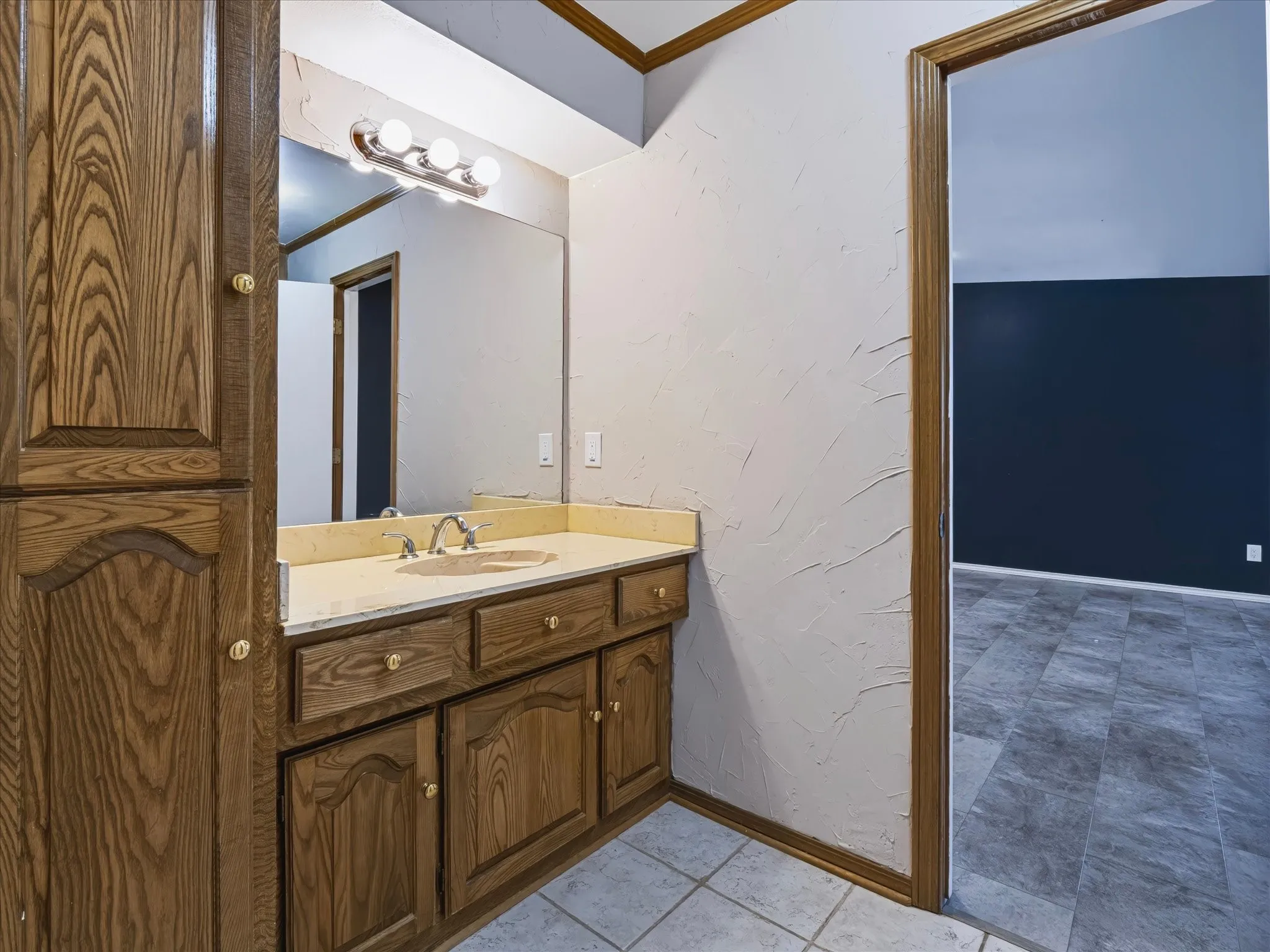 Single Family Residence For Sale in Dallas County , 10216 Shadow Way, Dallas, Texas 75243, 4 Bedroom, 3 Bathroom, 2 Garage spaces, 2,579 Sqft, built in 1983, mls#21360218, Real Estate Agent in Dallas, Homes For Sale in Dallas county, Homes For Sale in Dallas, Realtor in Dallas Texas, Real Estate Brokerage Independent Realty Texas, Luminita Cordes Realtor