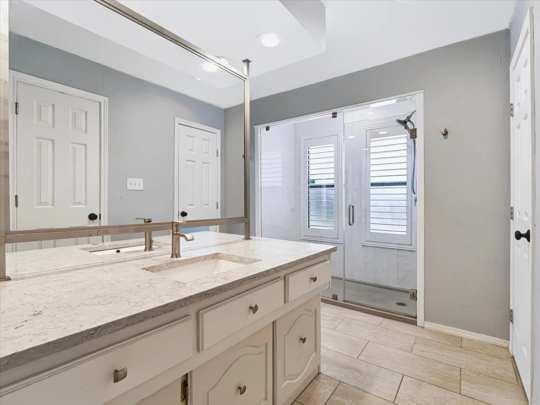 Single Family Residence For Sale in Dallas County , 10216 Shadow Way, Dallas, Texas 75243, 4 Bedroom, 3 Bathroom, 2 Garage spaces, 2,579 Sqft, built in 1983, mls#21360218, Real Estate Agent in Dallas, Homes For Sale in Dallas county, Homes For Sale in Dallas, Realtor in Dallas Texas, Real Estate Brokerage Independent Realty Texas, Luminita Cordes Realtor