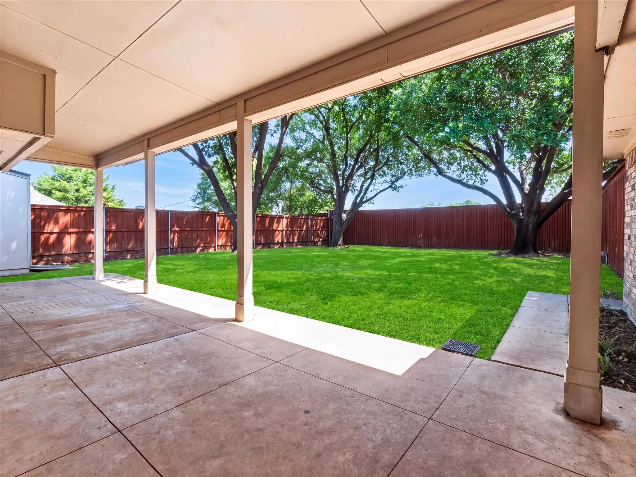 Single Family Residence For Sale in Dallas County , 10216 Shadow Way, Dallas, Texas 75243, 4 Bedroom, 3 Bathroom, 2 Garage spaces, 2,579 Sqft, built in 1983, mls#21360218, Real Estate Agent in Dallas, Homes For Sale in Dallas county, Homes For Sale in Dallas, Realtor in Dallas Texas, Real Estate Brokerage Independent Realty Texas, Luminita Cordes Realtor