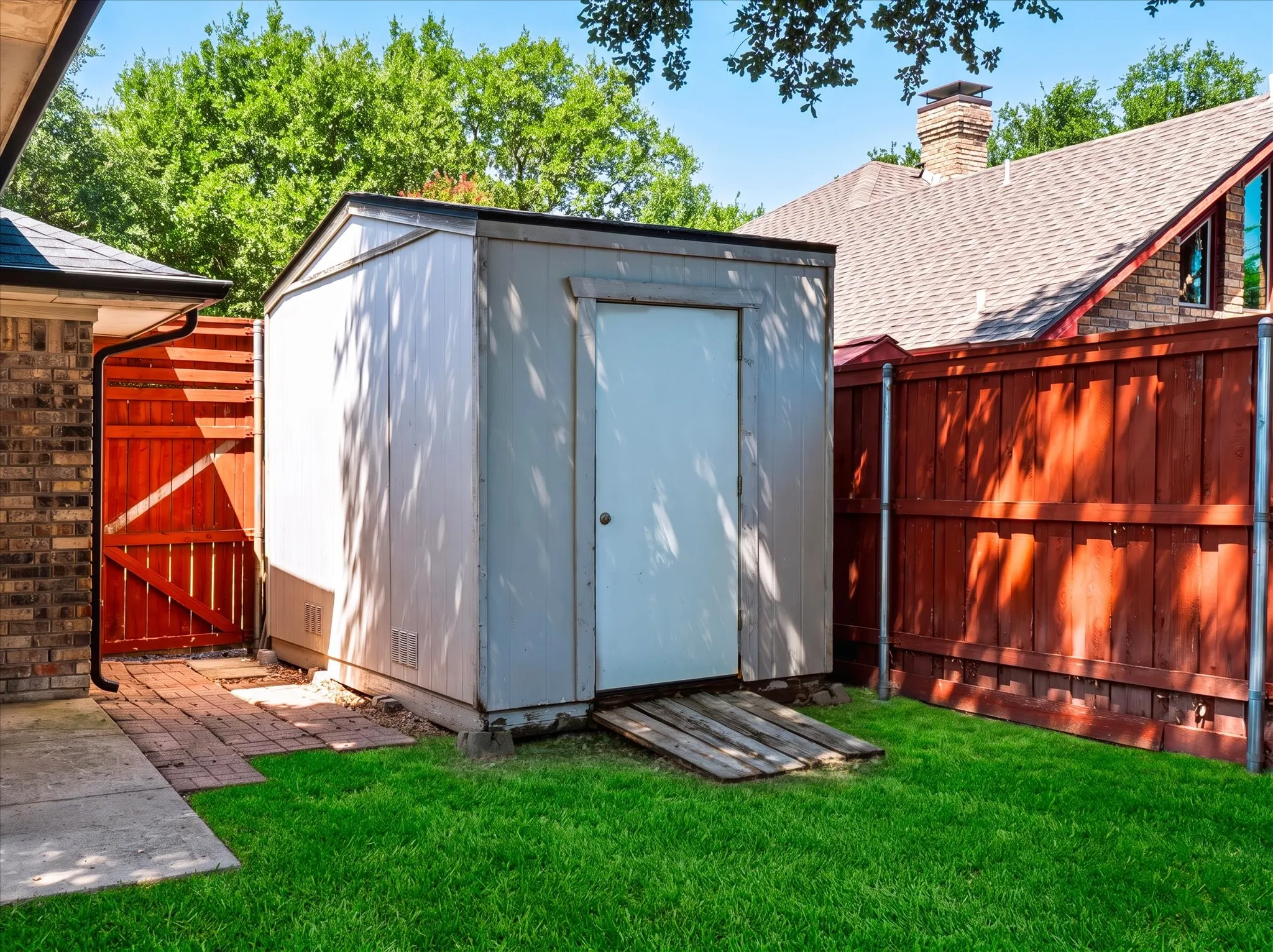 Single Family Residence For Sale in Dallas County , 10216 Shadow Way, Dallas, Texas 75243, 4 Bedroom, 3 Bathroom, 2 Garage spaces, 2,579 Sqft, built in 1983, mls#21360218, Real Estate Agent in Dallas, Homes For Sale in Dallas county, Homes For Sale in Dallas, Realtor in Dallas Texas, Real Estate Brokerage Independent Realty Texas, Luminita Cordes Realtor