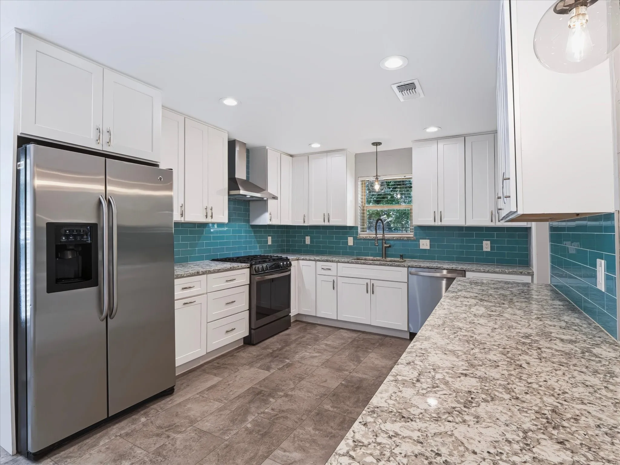 Single Family Residence For Sale in Dallas County , 10216 Shadow Way, Dallas, Texas 75243, 4 Bedroom, 3 Bathroom, 2 Garage spaces, 2,579 Sqft, built in 1983, mls#21360218, Real Estate Agent in Dallas, Homes For Sale in Dallas county, Homes For Sale in Dallas, Realtor in Dallas Texas, Real Estate Brokerage Independent Realty Texas, Luminita Cordes Realtor