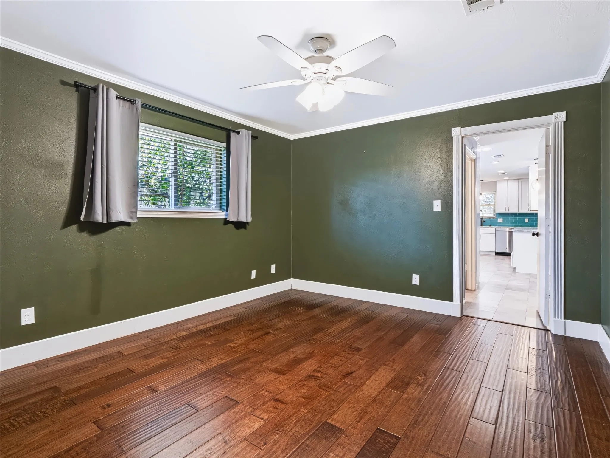 Single Family Residence For Sale in Dallas County , 10216 Shadow Way, Dallas, Texas 75243, 4 Bedroom, 3 Bathroom, 2 Garage spaces, 2,579 Sqft, built in 1983, mls#21360218, Real Estate Agent in Dallas, Homes For Sale in Dallas county, Homes For Sale in Dallas, Realtor in Dallas Texas, Real Estate Brokerage Independent Realty Texas, Luminita Cordes Realtor