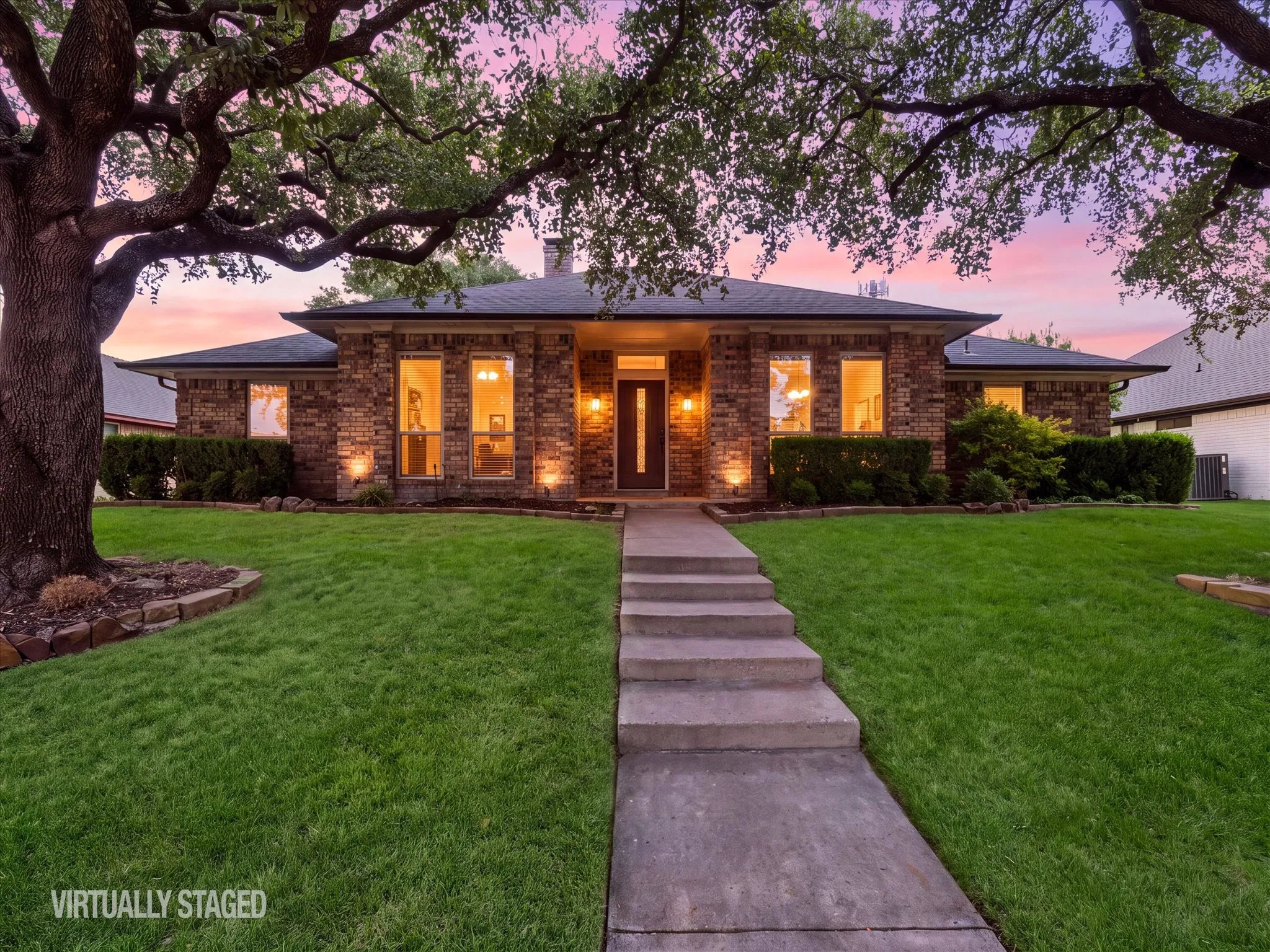 Single Family Residence For Sale in Dallas County , 10216 Shadow Way, Dallas, Texas 75243, 4 Bedroom, 3 Bathroom, 2 Garage spaces, 2,579 Sqft, built in 1983, mls#21360218, Real Estate Agent in Dallas, Homes For Sale in Dallas county, Homes For Sale in Dallas, Realtor in Dallas Texas, Real Estate Brokerage Independent Realty Texas, Luminita Cordes Realtor